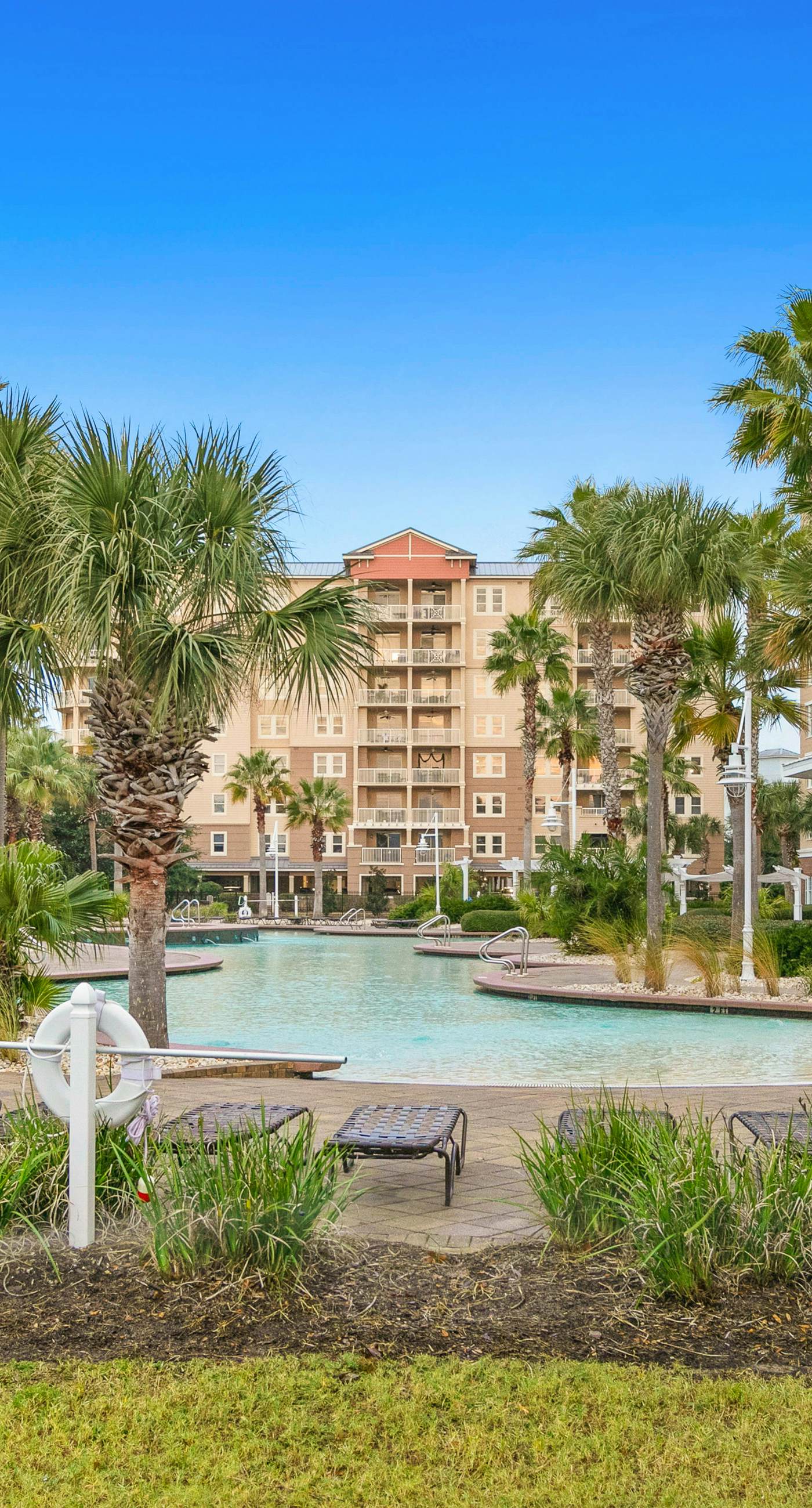 3rd-floor beach & pool-view condo with outdoor pool, hot tub, grills, balcony