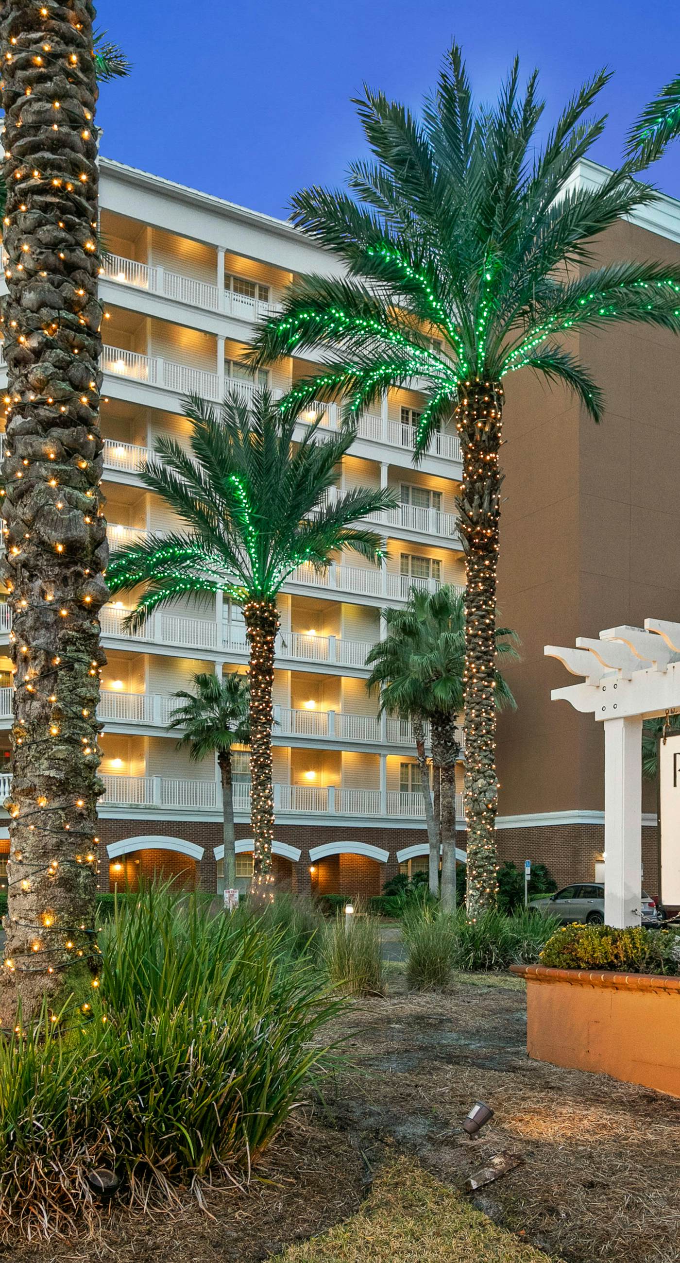 3rd-floor beach & pool-view condo with outdoor pool, hot tub, grills, balcony