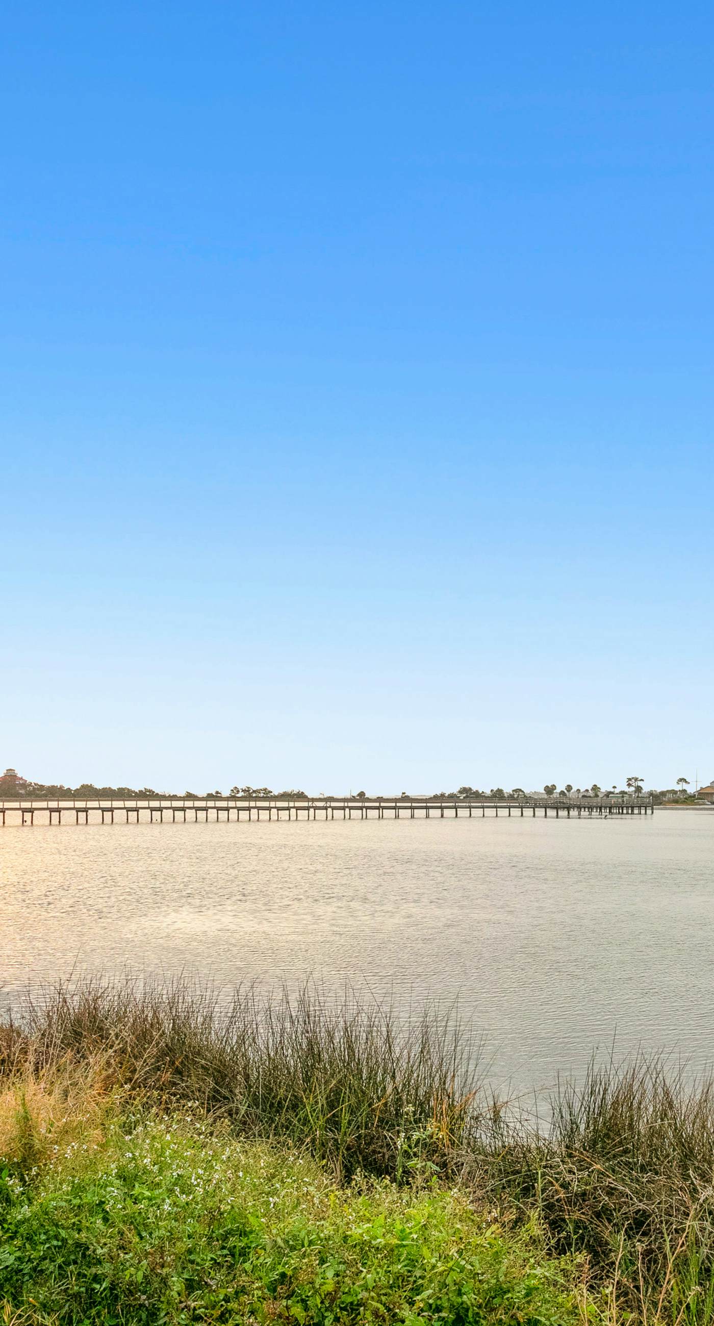 3rd-floor beach & pool-view condo with outdoor pool, hot tub, grills, balcony