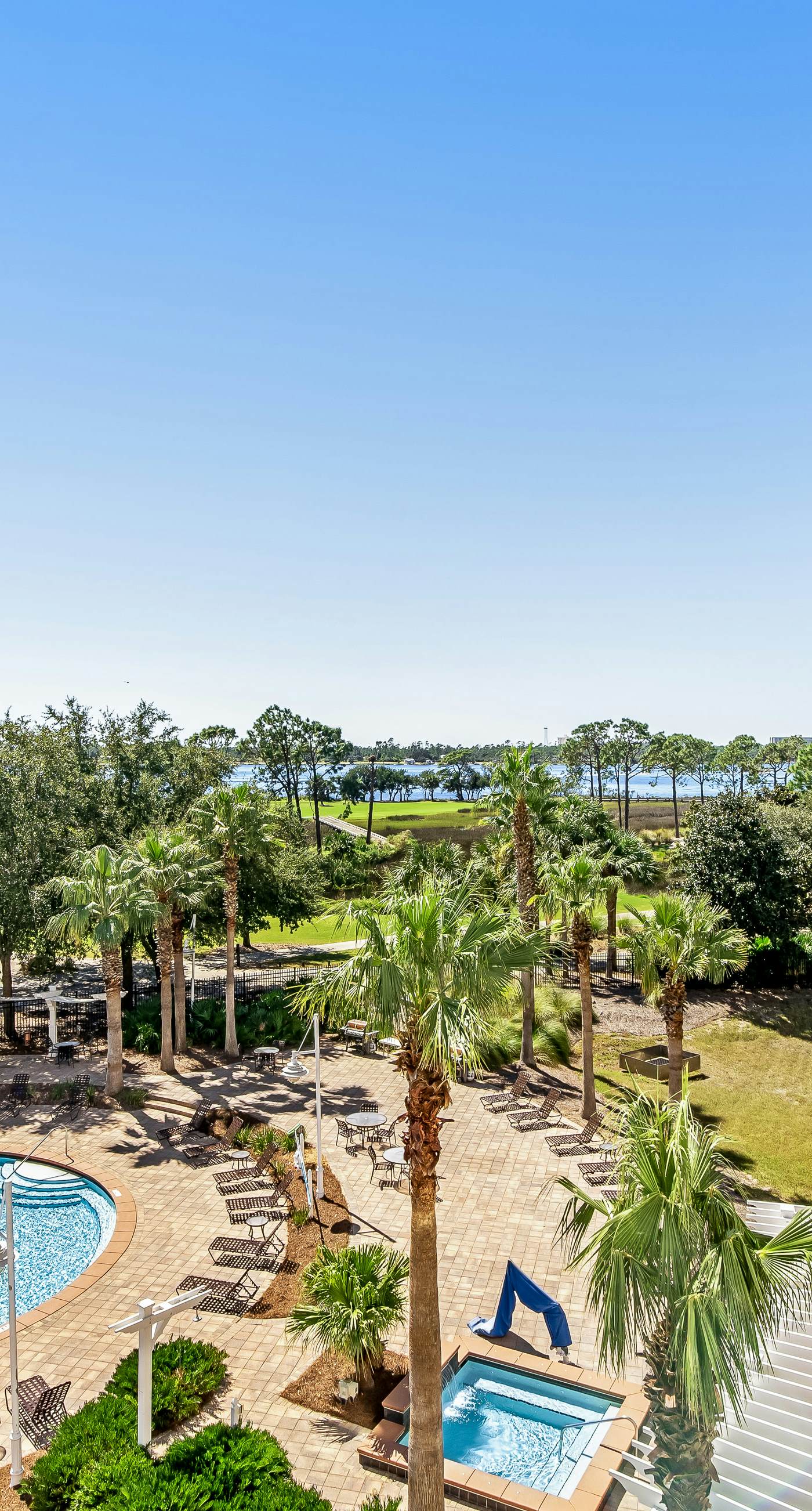Resort condo w/ amazing bay views, shared hot tub & community pool