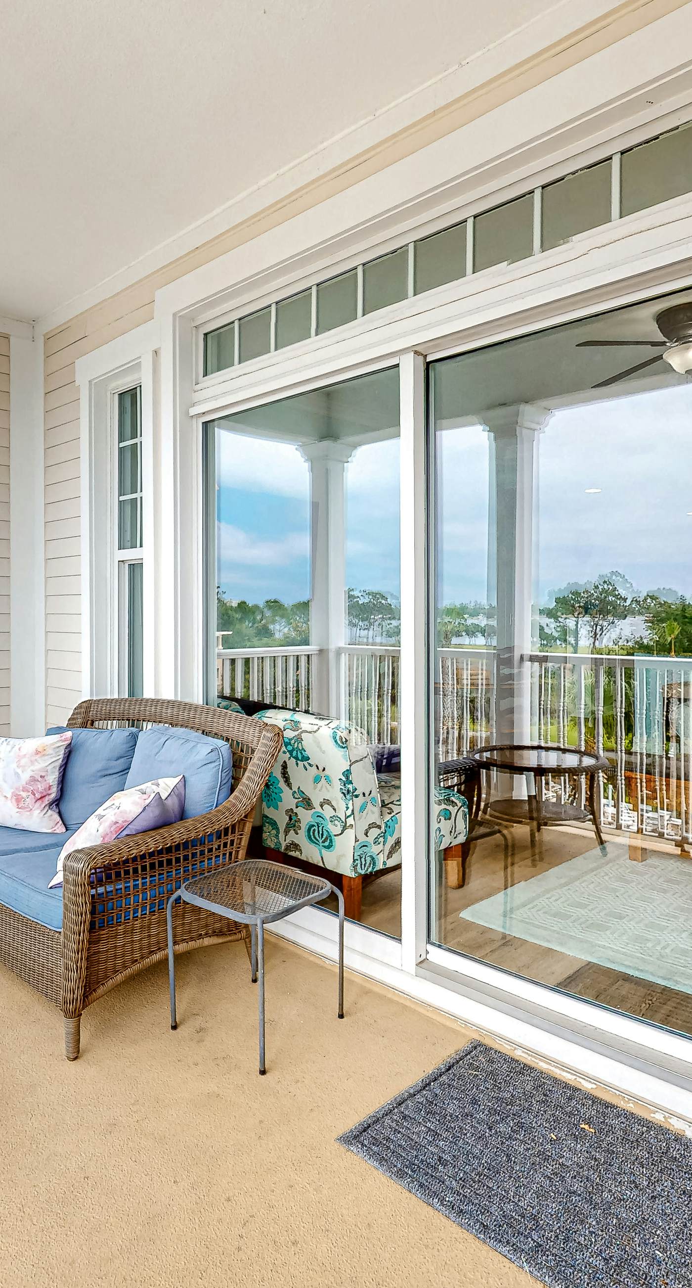 Resort condo w/ amazing bay views, shared hot tub & community pool