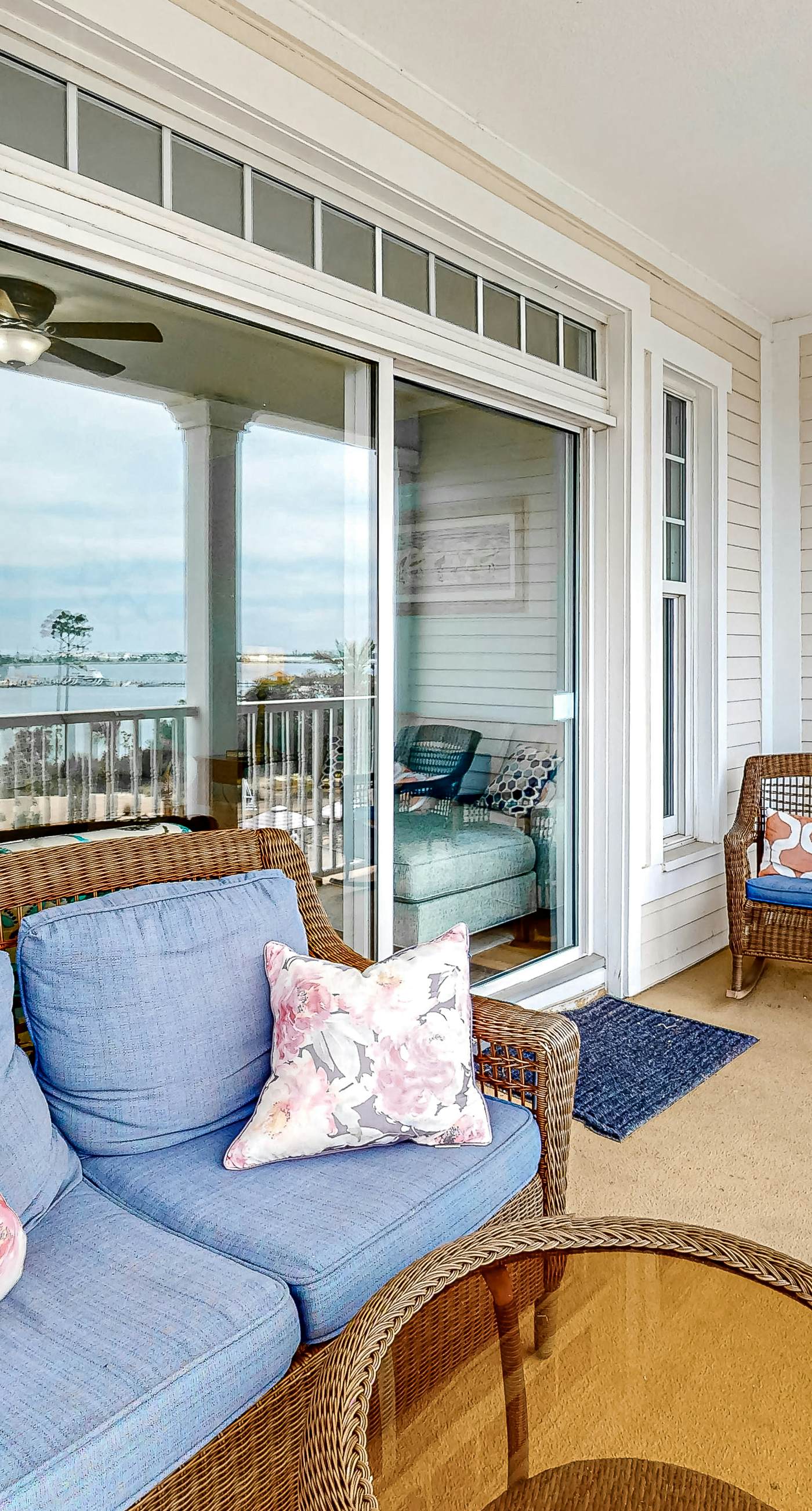 Resort condo w/ amazing bay views, shared hot tub & community pool