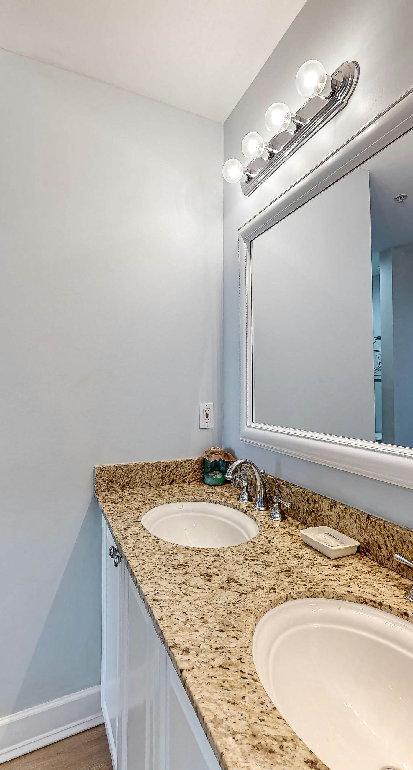 Resort condo w/ amazing bay views, shared hot tub & community pool