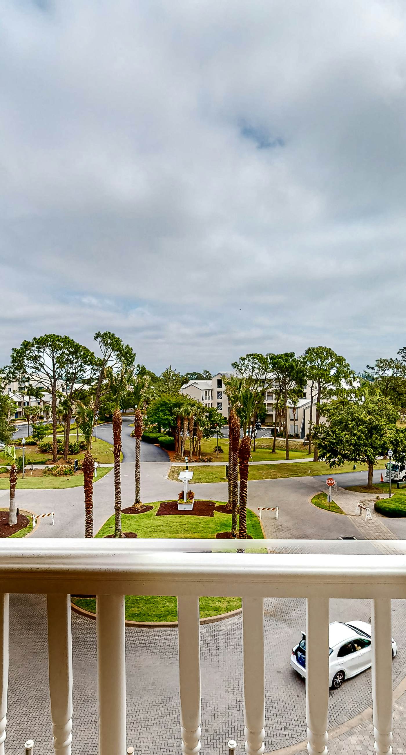 Resort condo w/ amazing bay views, shared hot tub & community pool