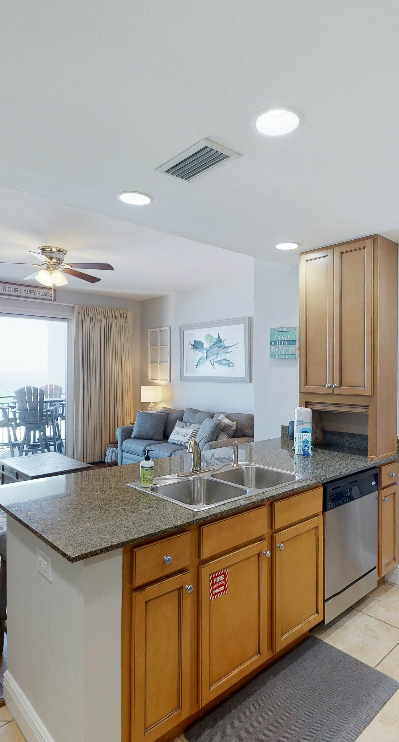 Gulf-front condo with balcony, beach access, hot tub, pool & gym