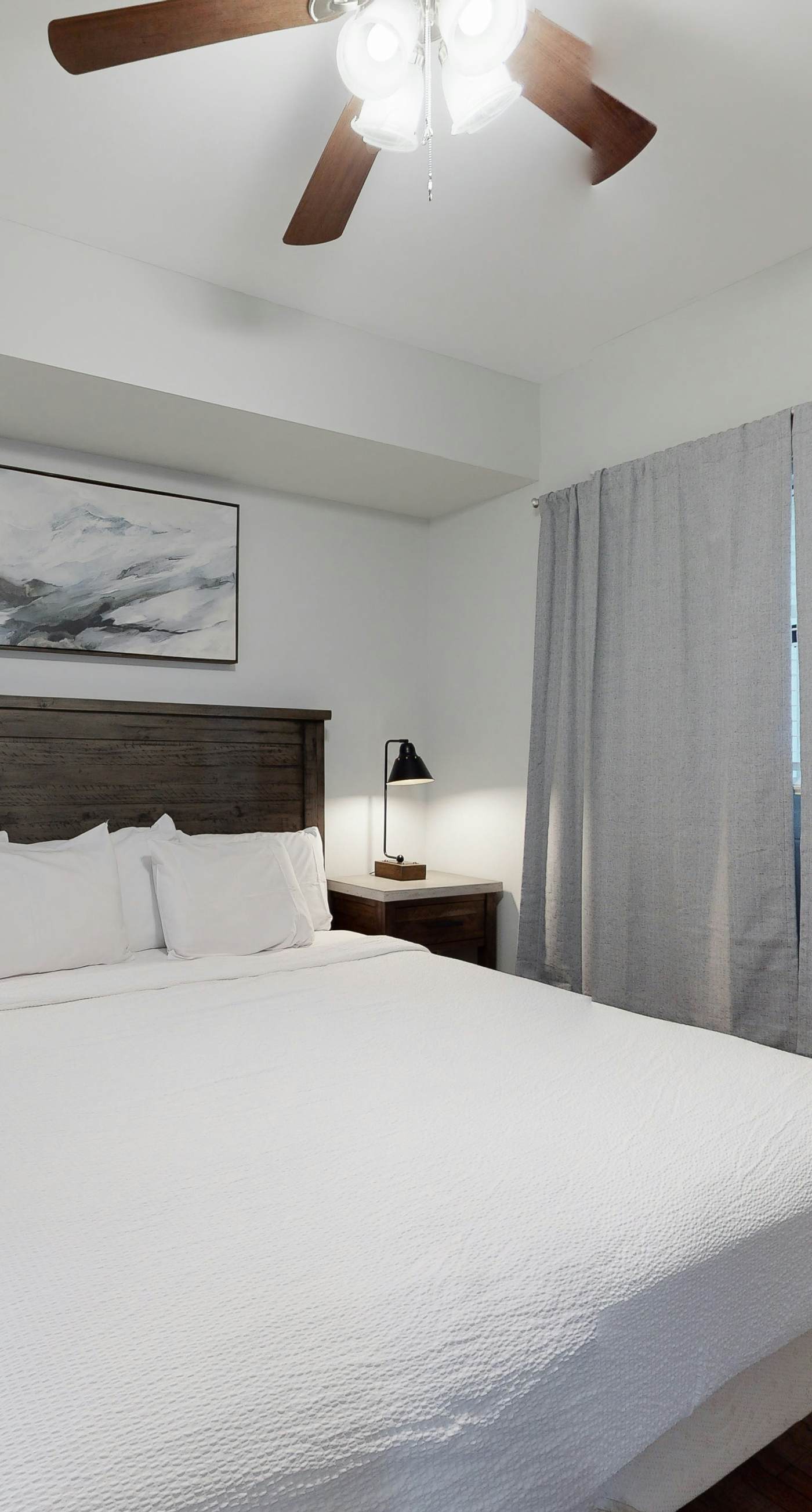 Gulf-front condo with balcony, beach access, hot tub, pool & gym