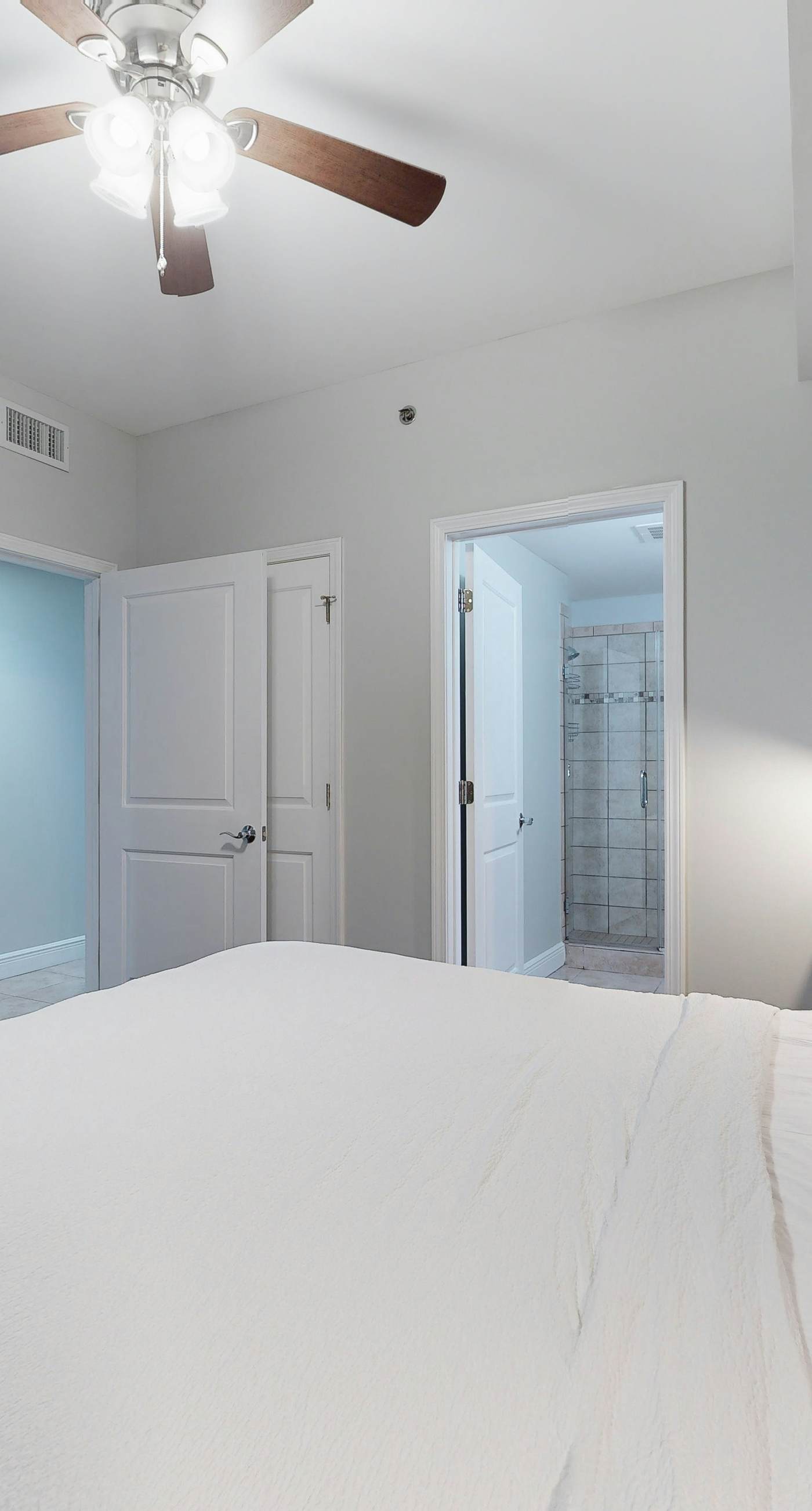 Gulf-front condo with balcony, beach access, hot tub, pool & gym