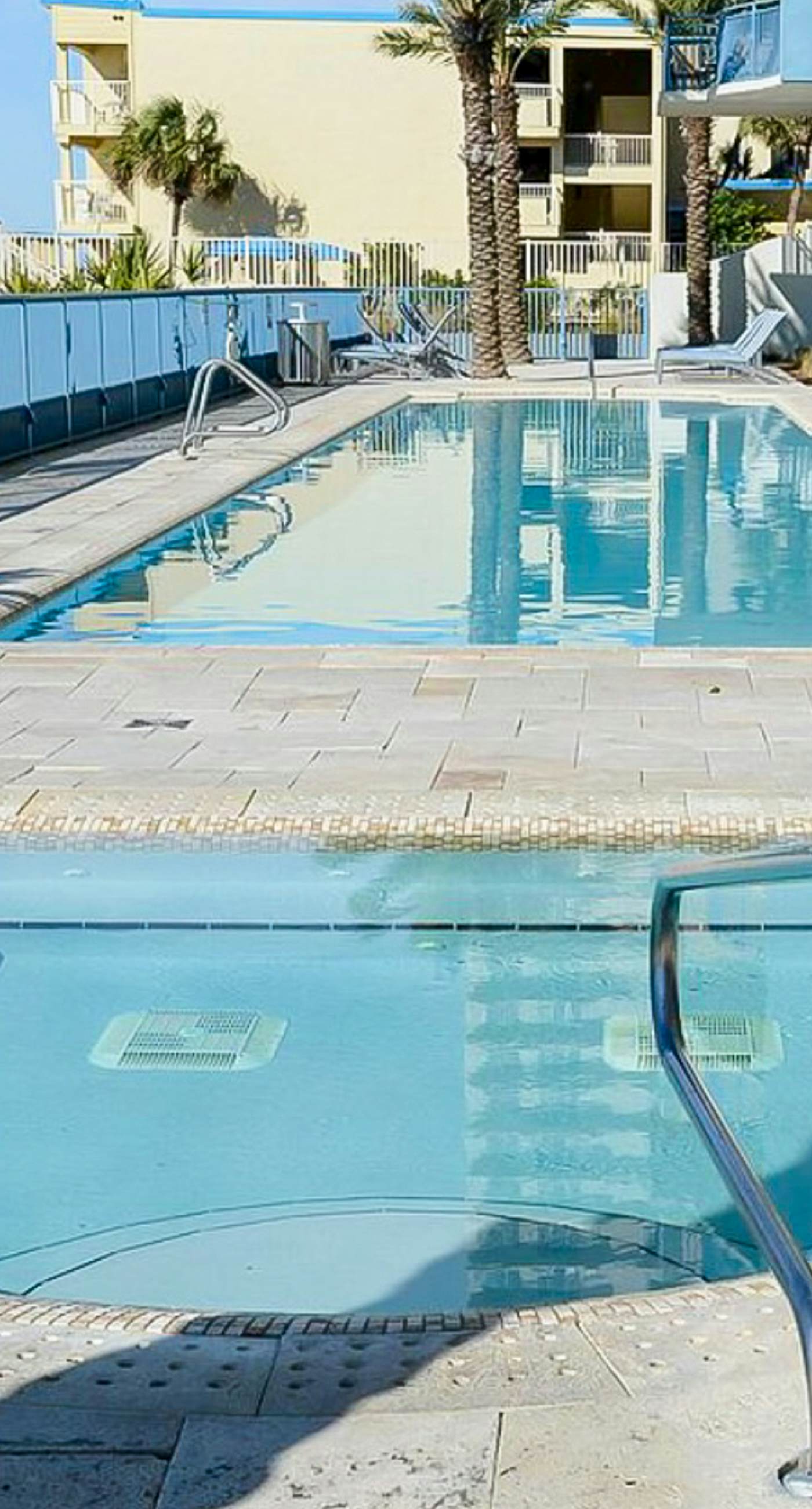 Gulf-front condo with balcony, beach access, hot tub, pool & gym