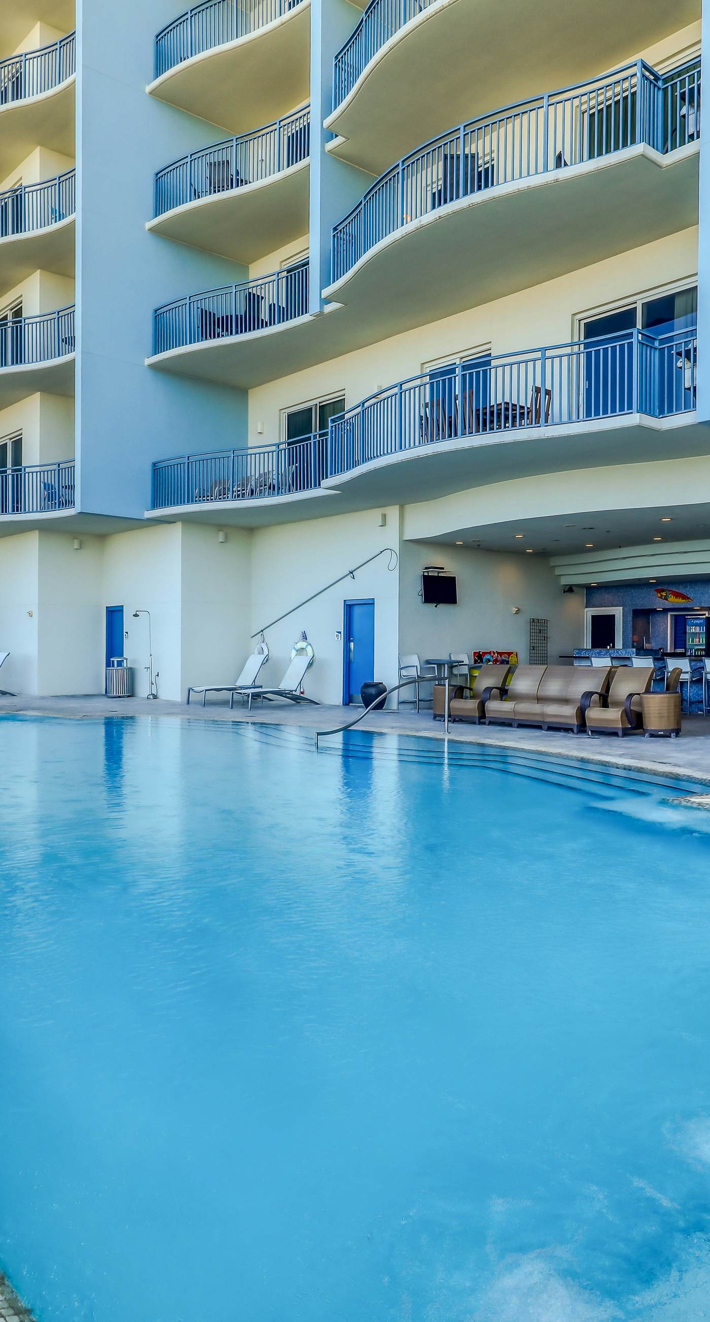 Gulf-front condo with balcony, beach access, hot tub, pool & gym