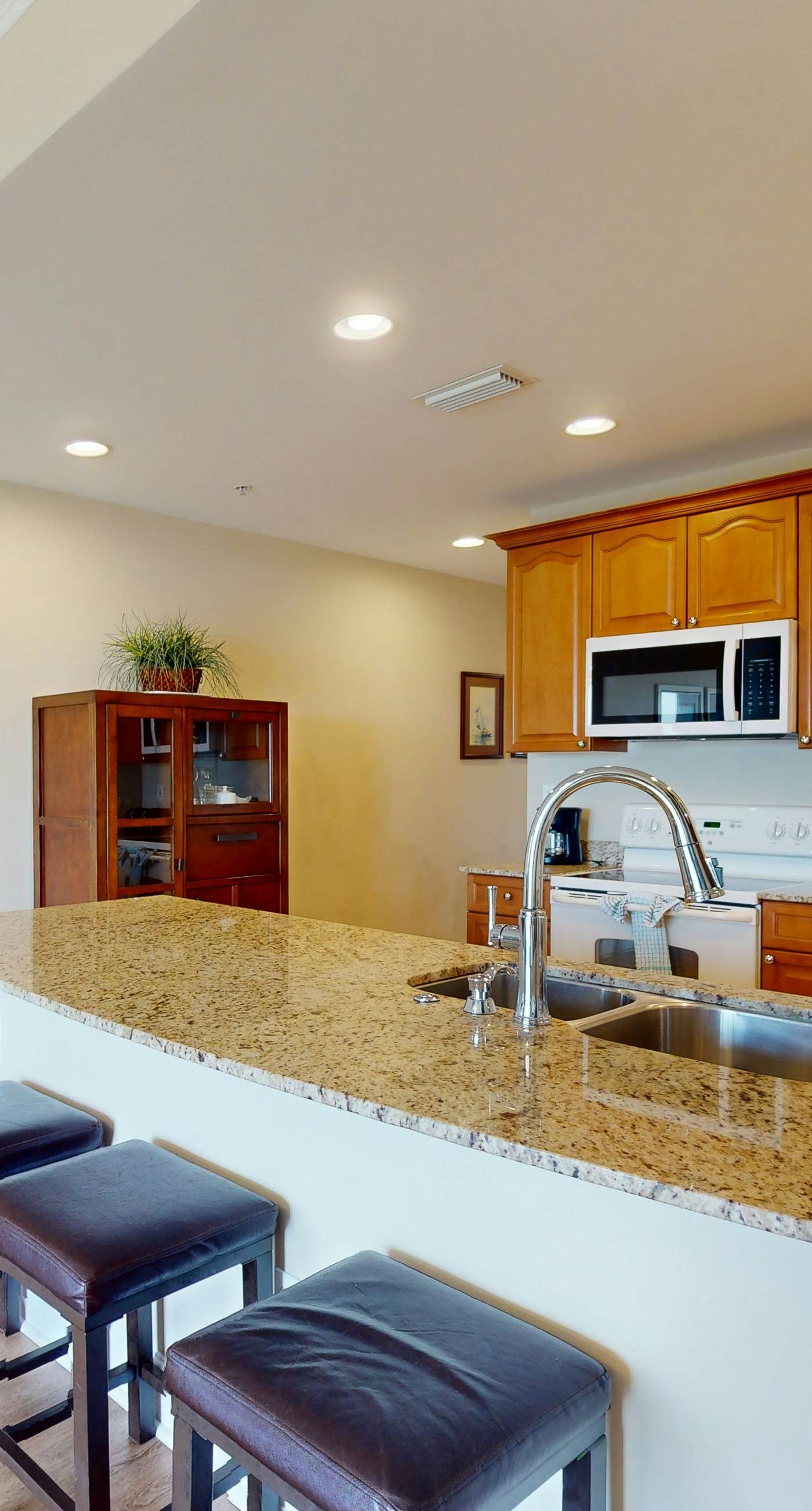 Bayview condo with pool, hot tub, and private balcony