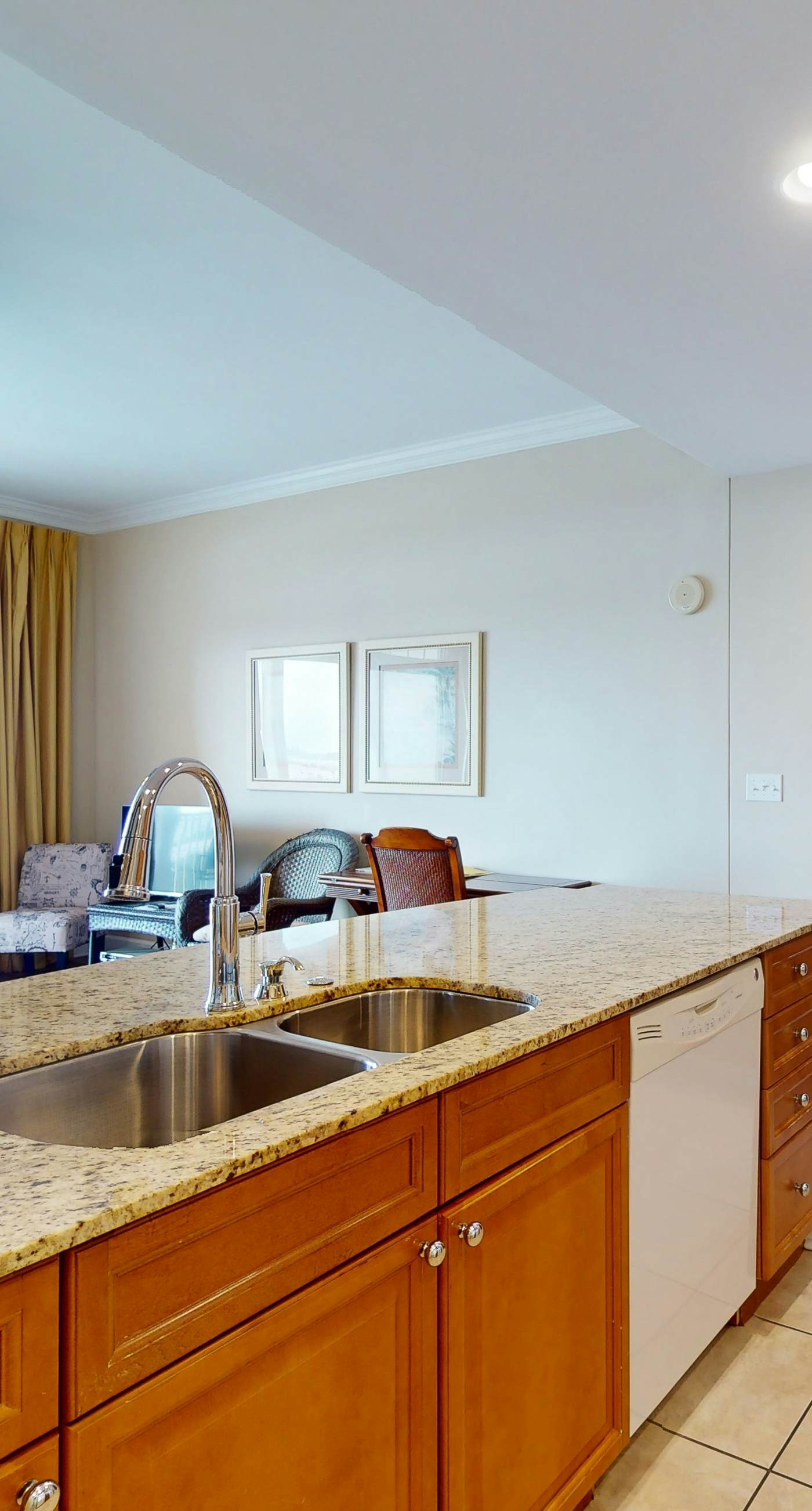 Bayview condo with pool, hot tub, and private balcony