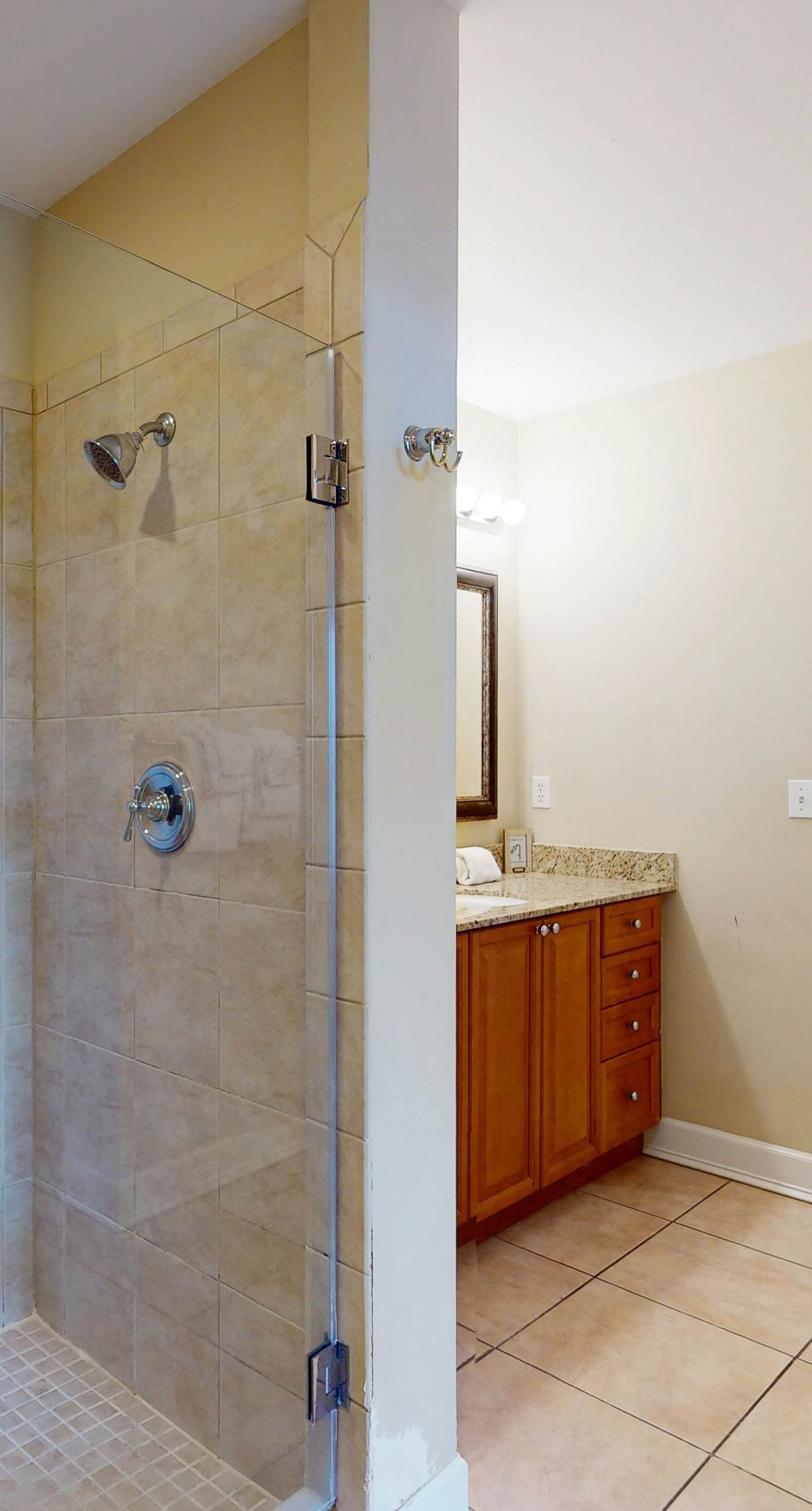 Bayview condo with pool, hot tub, and private balcony