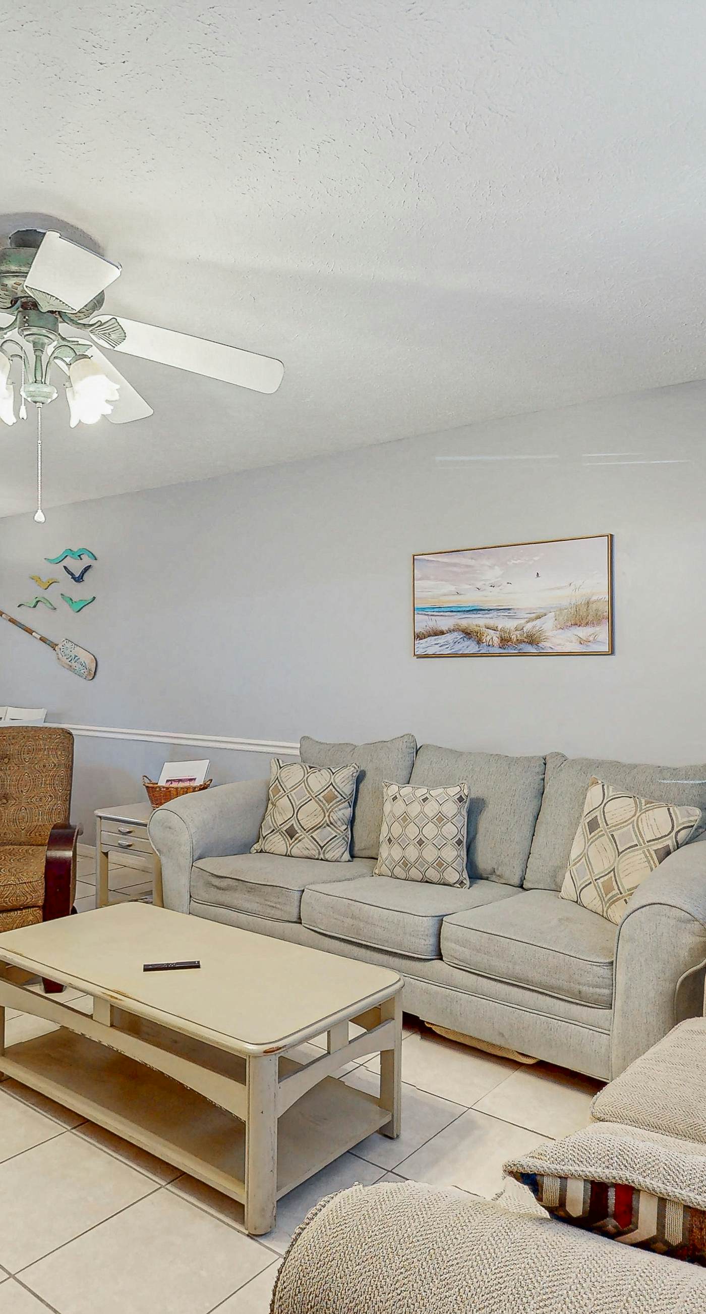 Beachy townhouse with 11 pools, golf, fast WiFi & private W/D