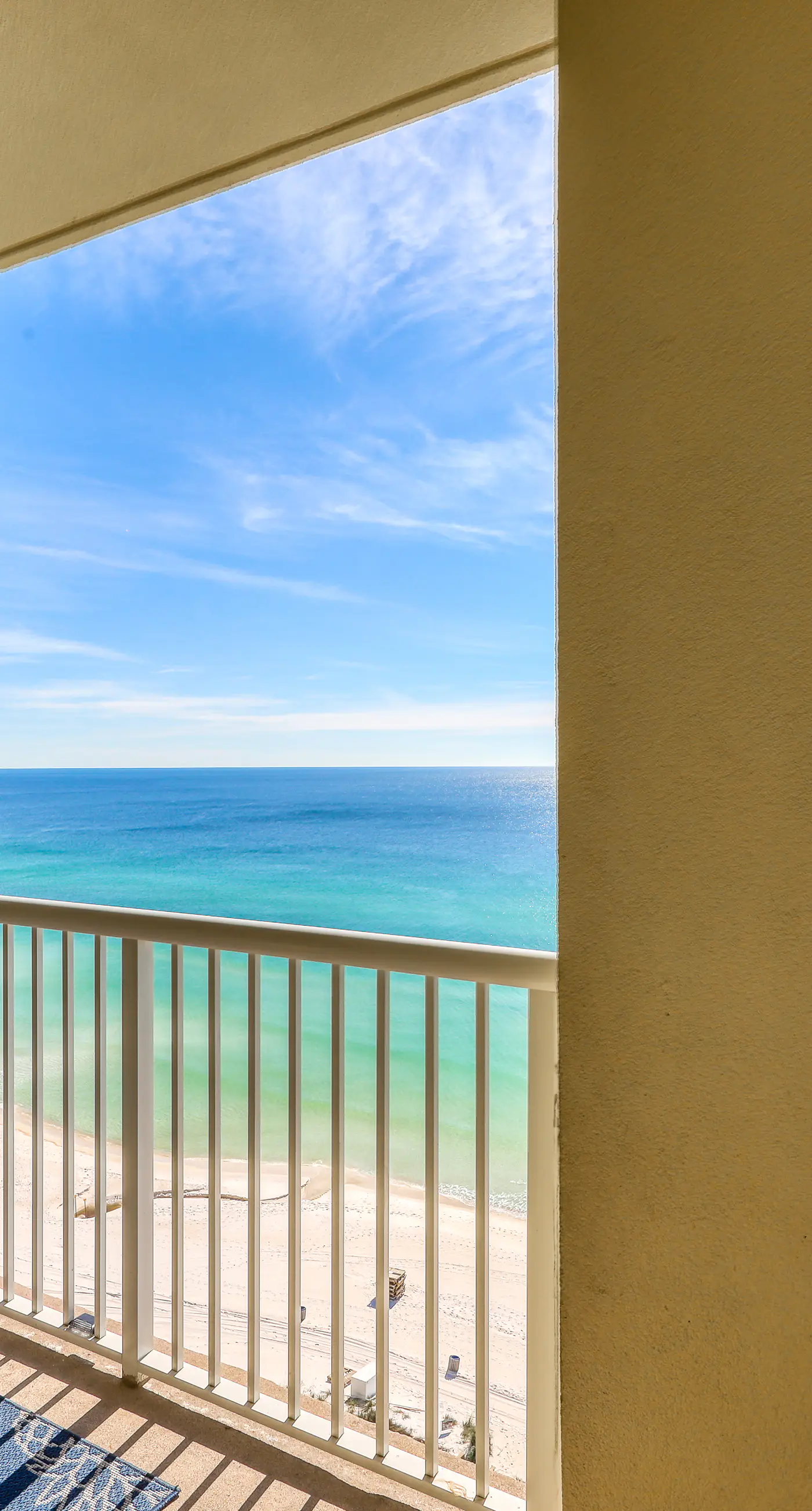 Oceanfront getaway with views, large balcony, W/D, pool & hot tub