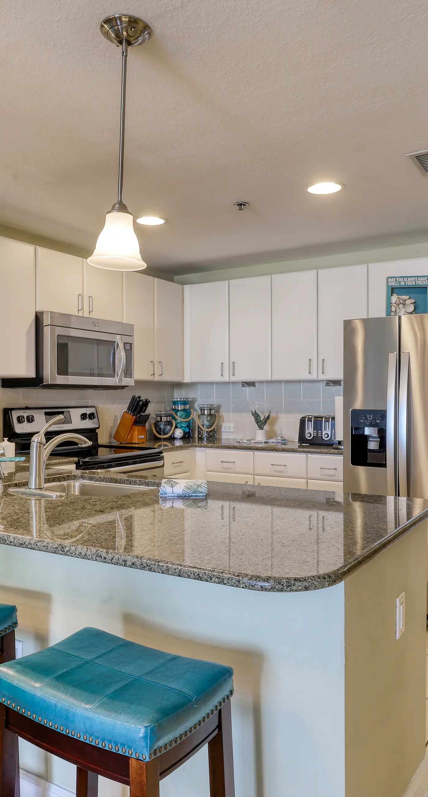 Oceanfront getaway with views, large balcony, W/D, pool & hot tub