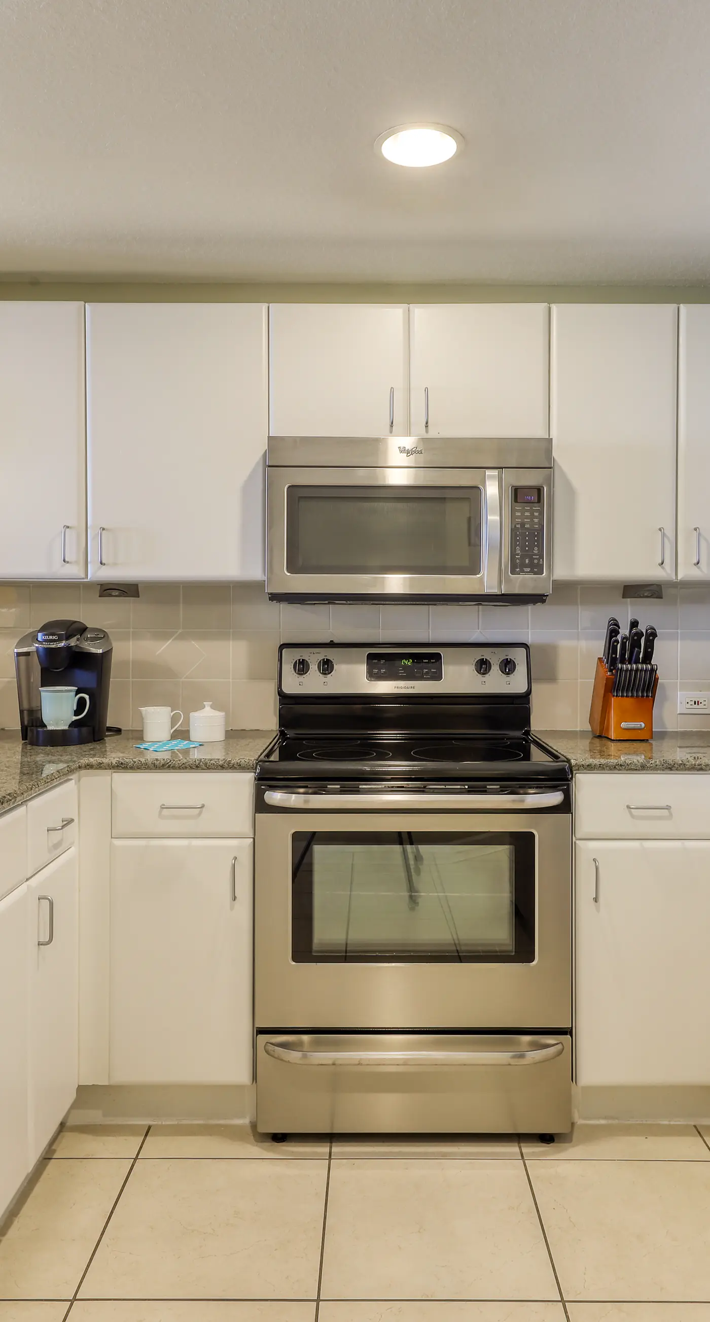 Oceanfront getaway with views, large balcony, W/D, pool & hot tub