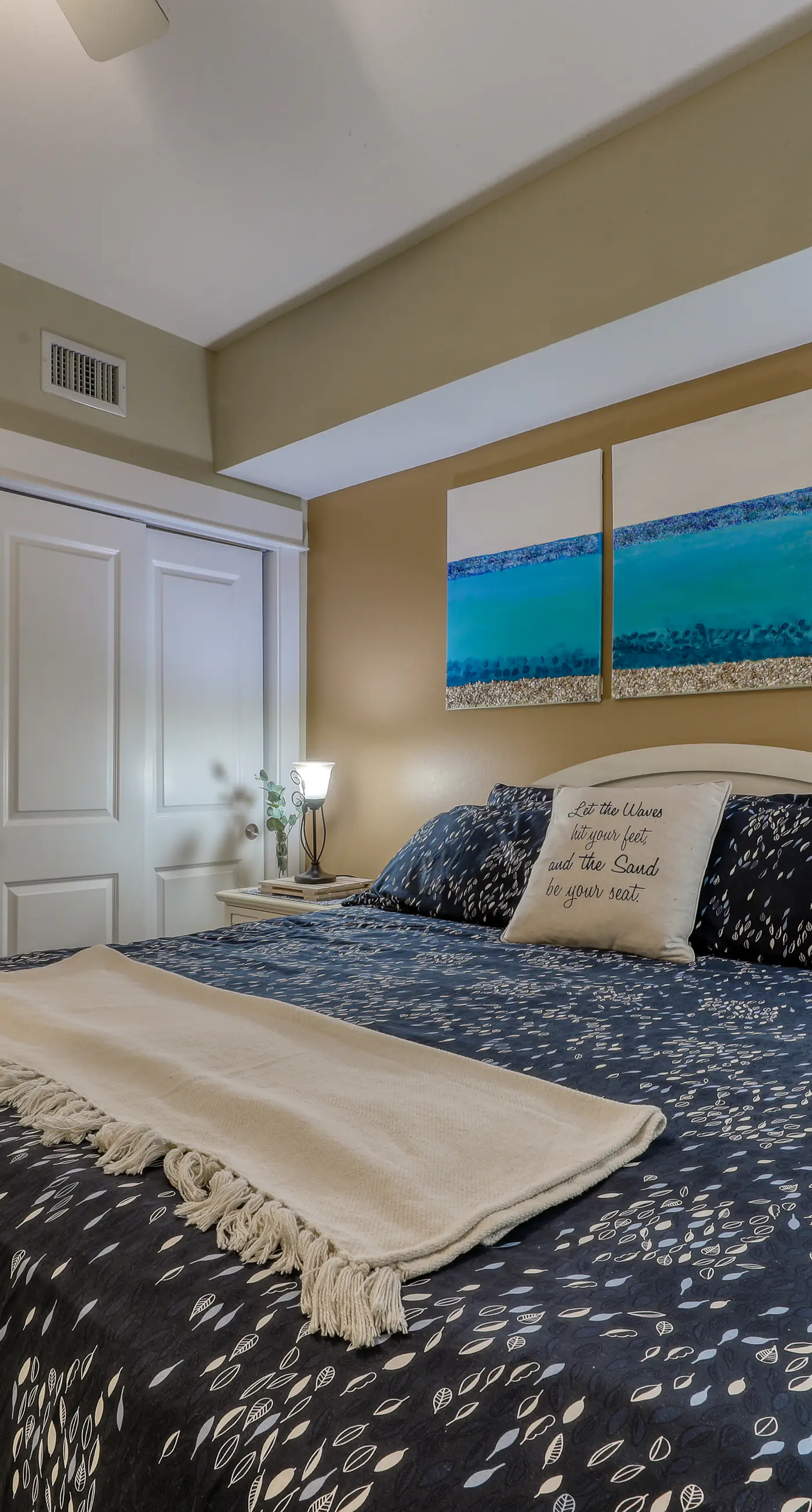 Oceanfront getaway with views, large balcony, W/D, pool & hot tub