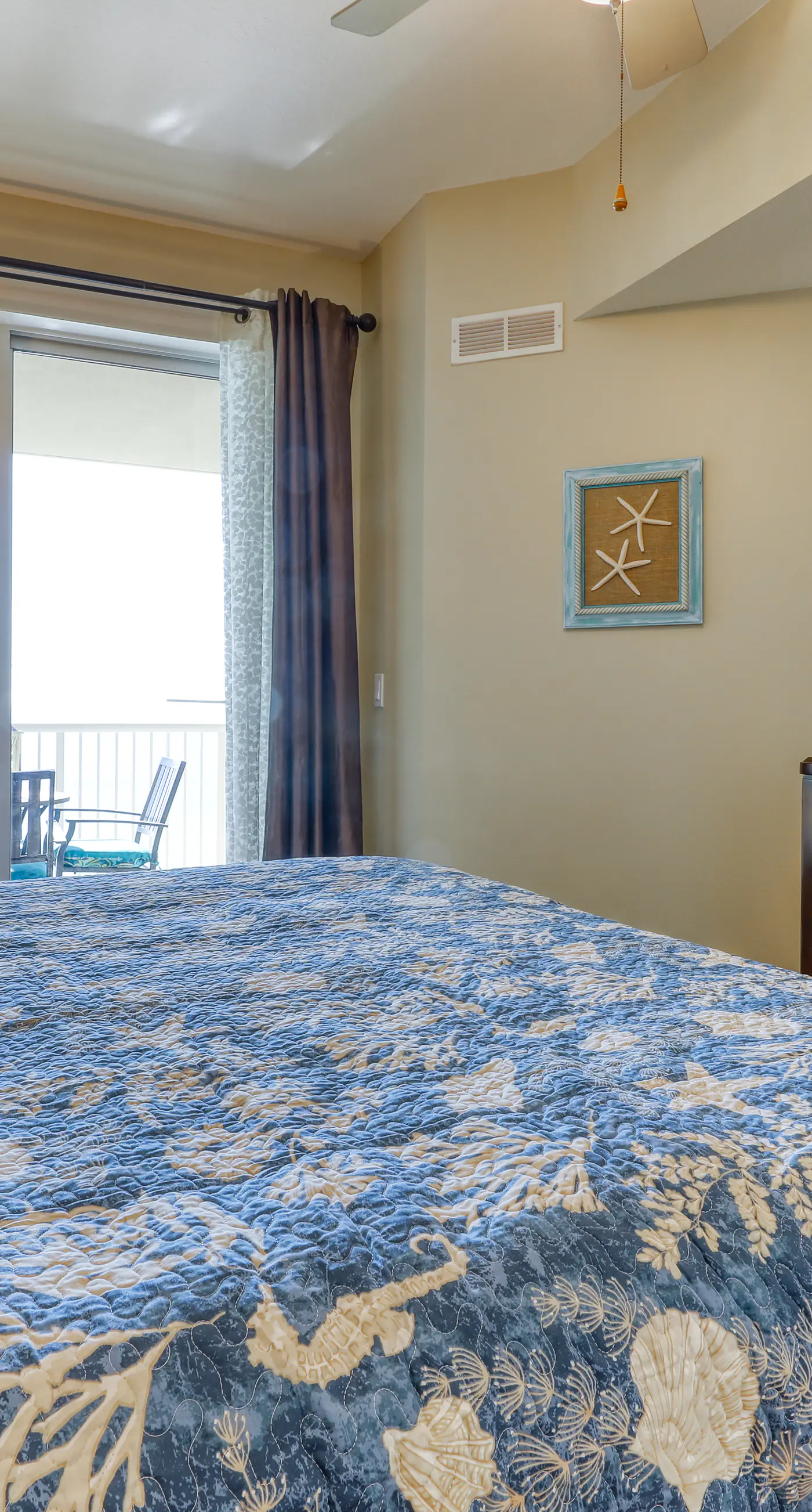 Oceanfront getaway with views, large balcony, W/D, pool & hot tub