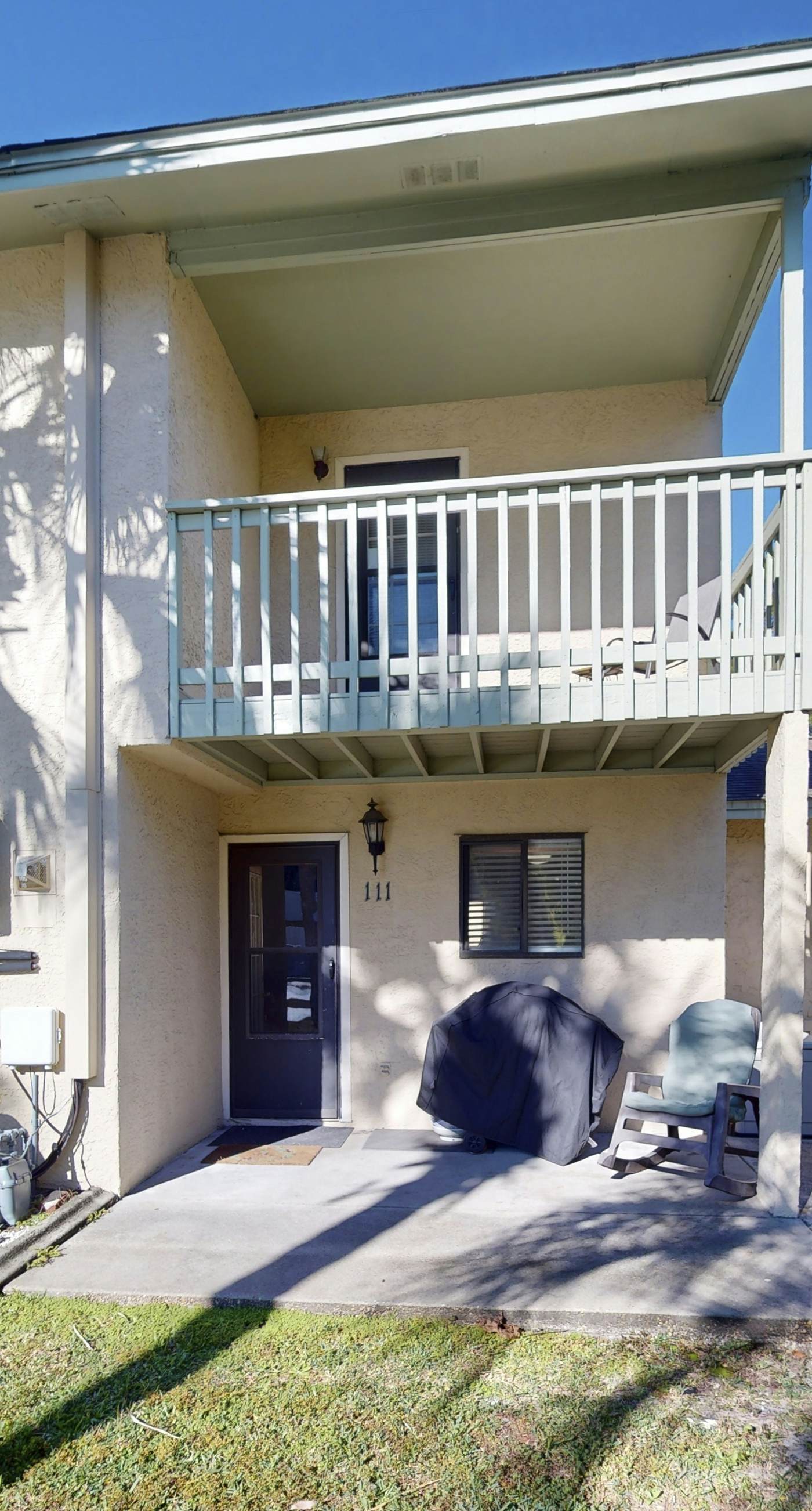 Dog-friendly townhome with beach access, pool, tennis, gym, W/D, & central AC