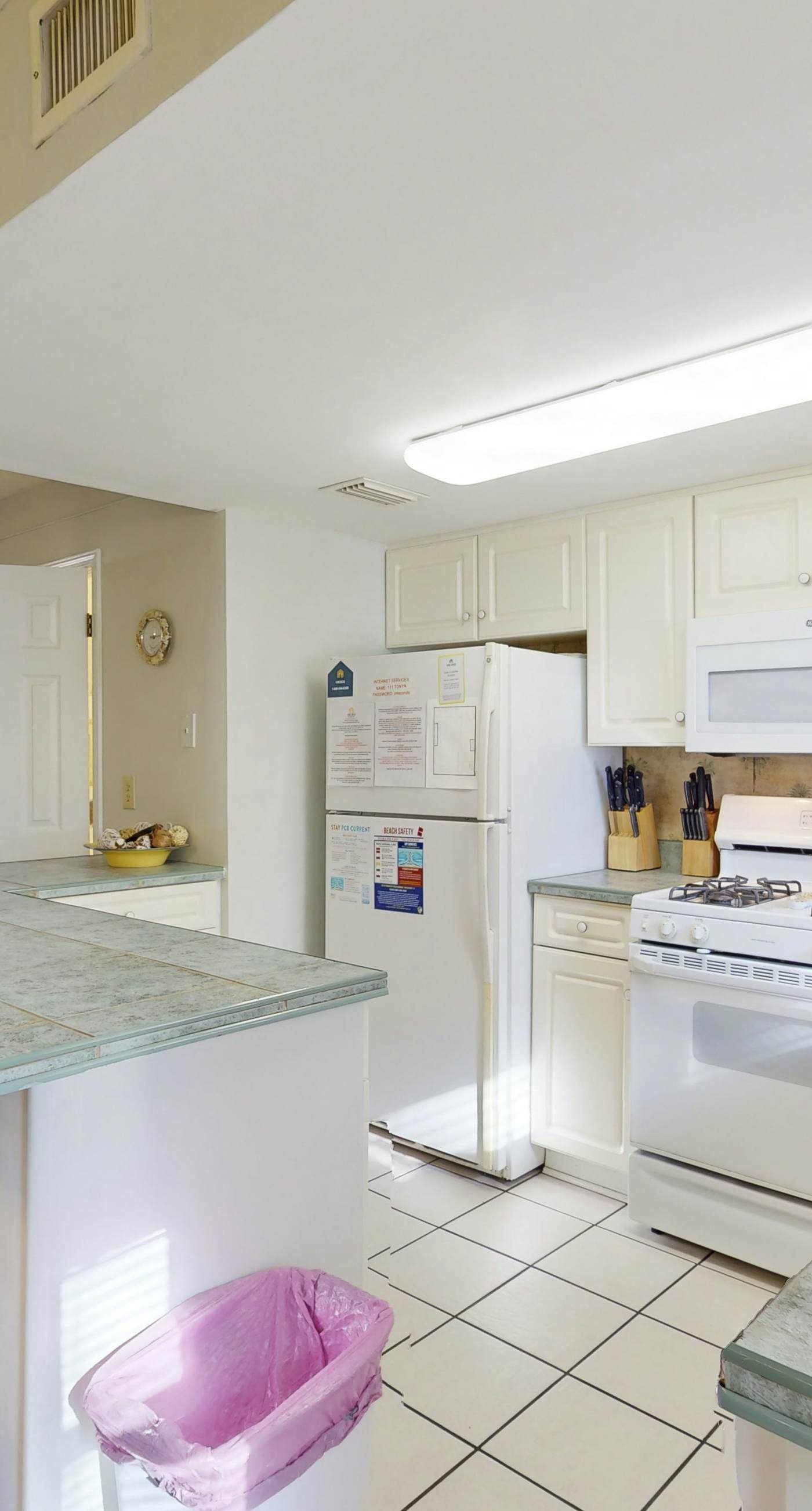 Dog-friendly townhome with beach access, pool, tennis, gym, W/D, & central AC