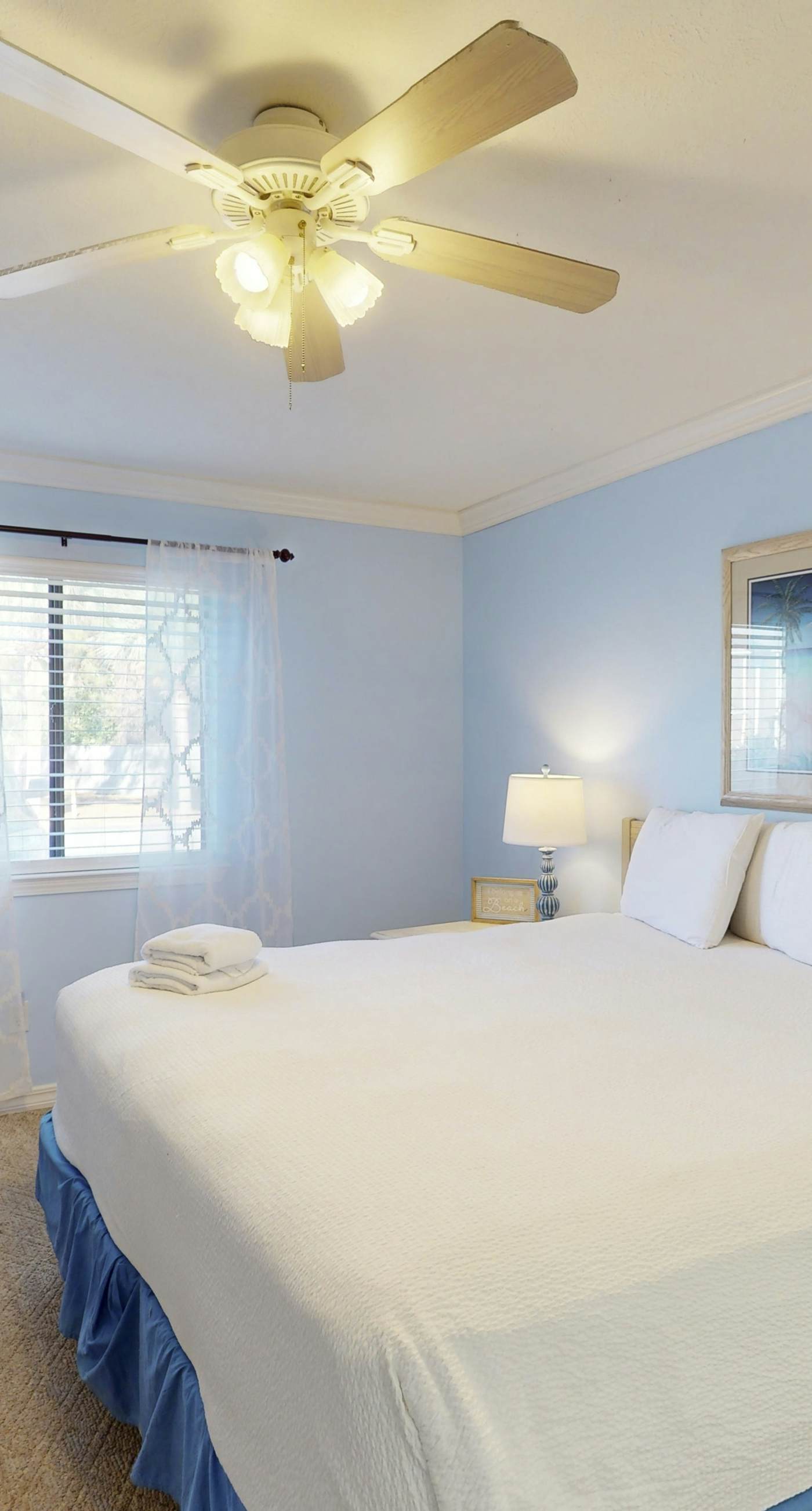 Dog-friendly townhome with beach access, pool, tennis, gym, W/D, & central AC