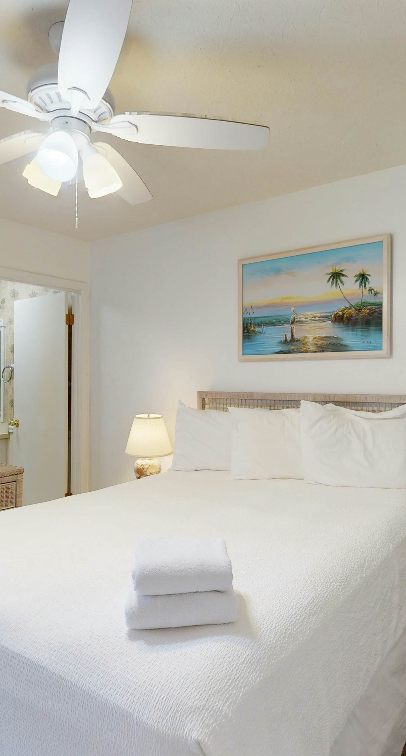 Dog-friendly townhome with beach access, pool, tennis, gym, W/D, & central AC