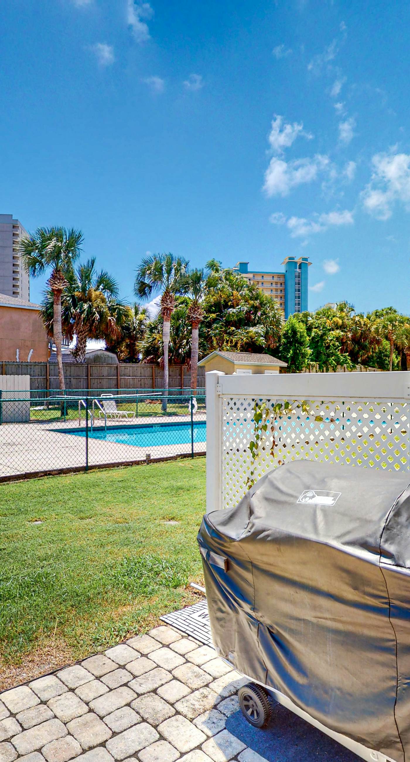 Gulf Highland | Townhouse in Panama City Beach with on-site mini golf & pool