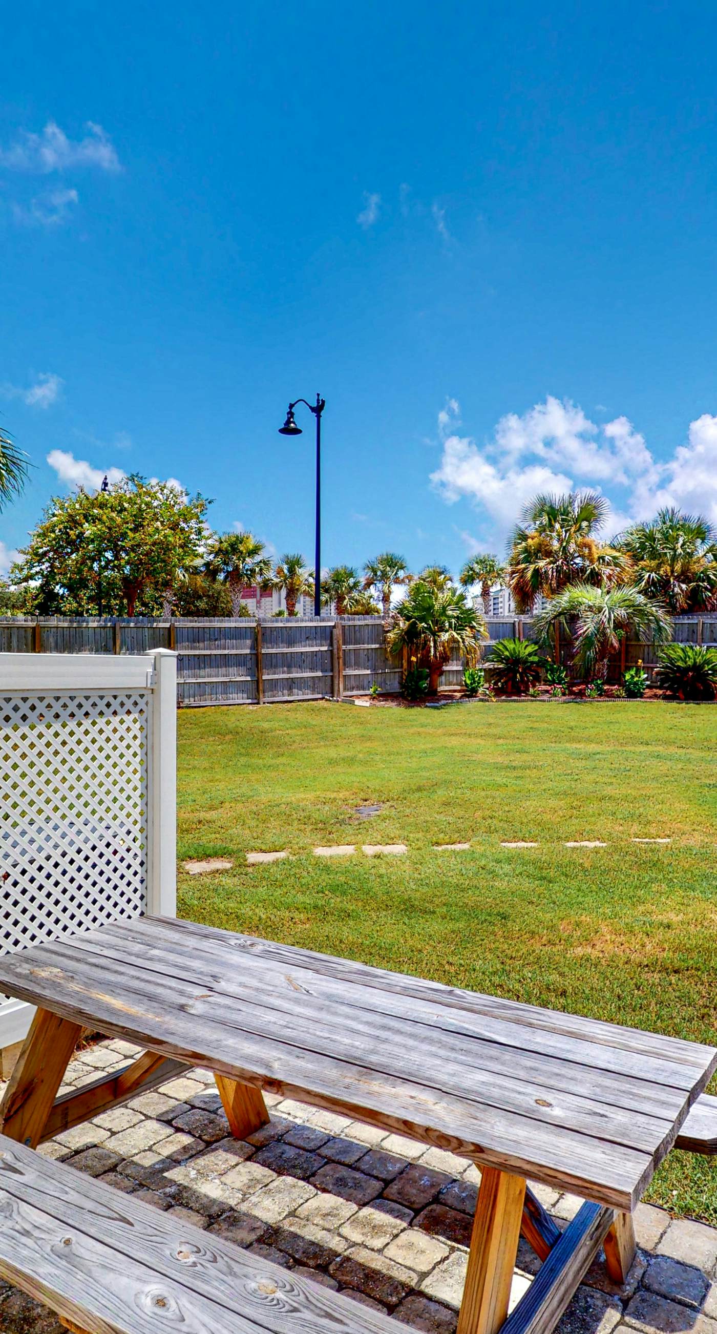 Gulf Highland | Townhouse in Panama City Beach with on-site mini golf & pool