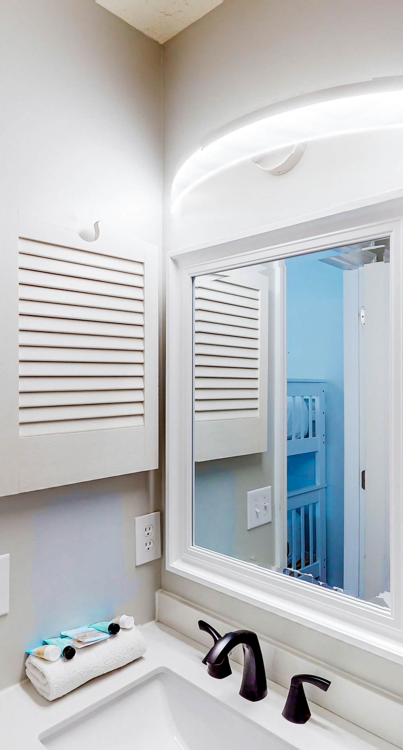 Gulf Highland | Townhouse in Panama City Beach with on-site mini golf & pool