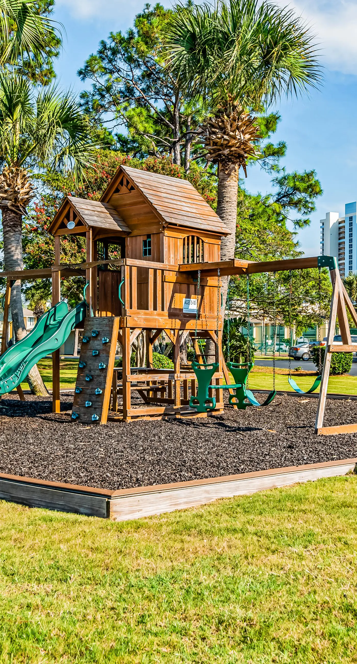 Gulf Highland | Townhouse in Panama City Beach with on-site mini golf & pool