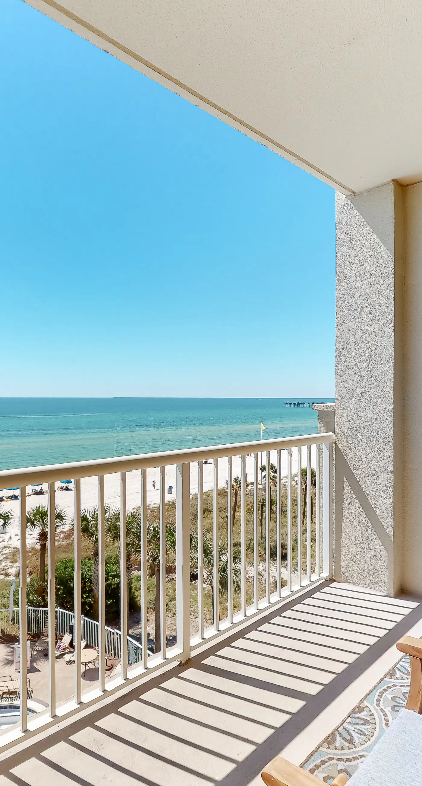 Fifth-floor beachfront condo with furnished balcony, pools, hot tub & grills