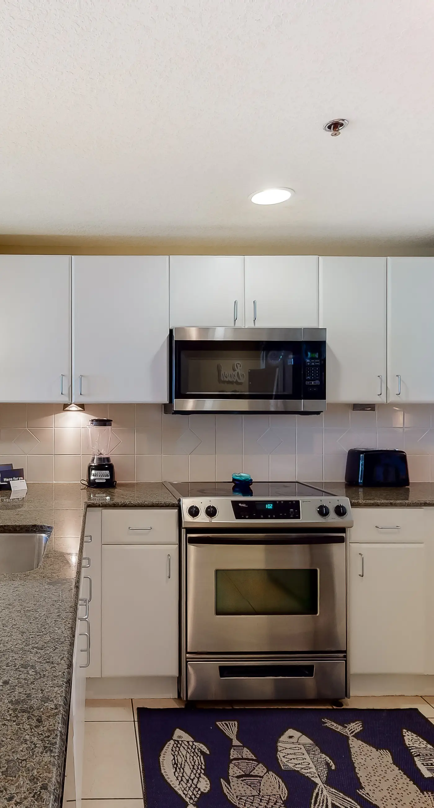 Fifth-floor beachfront condo with furnished balcony, pools, hot tub & grills