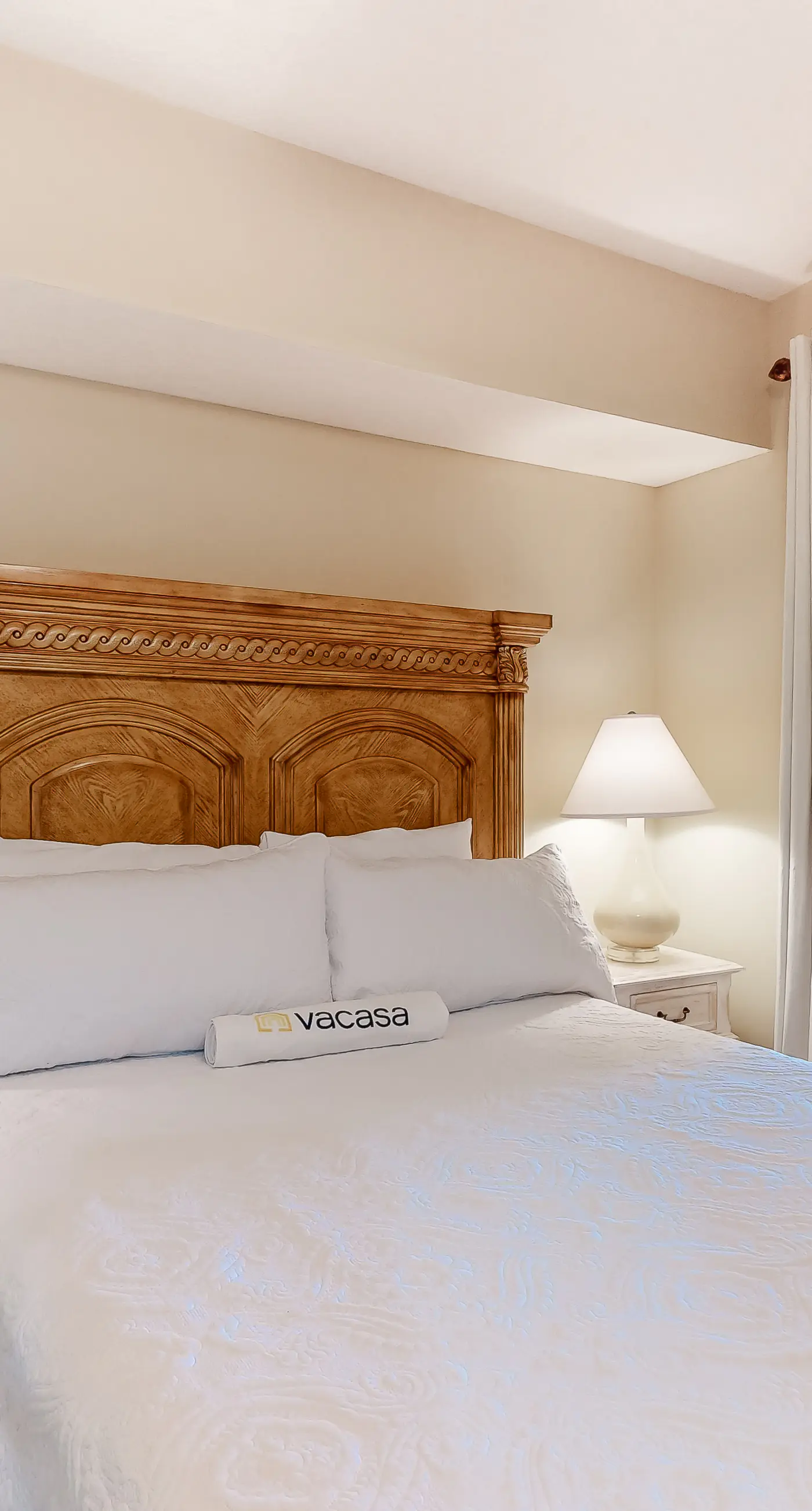 Fifth-floor beachfront condo with furnished balcony, pools, hot tub & grills