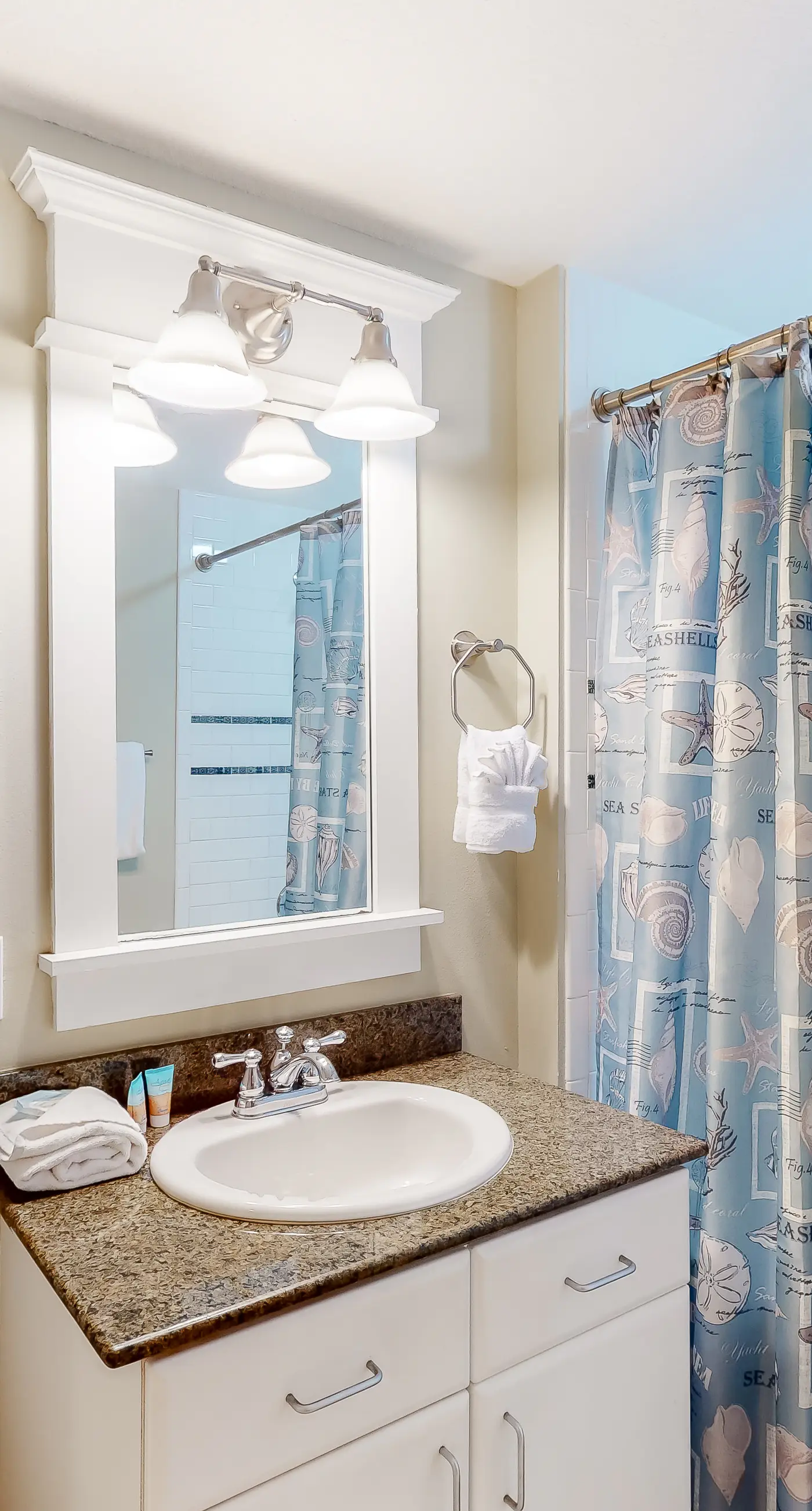 Fifth-floor beachfront condo with furnished balcony, pools, hot tub & grills