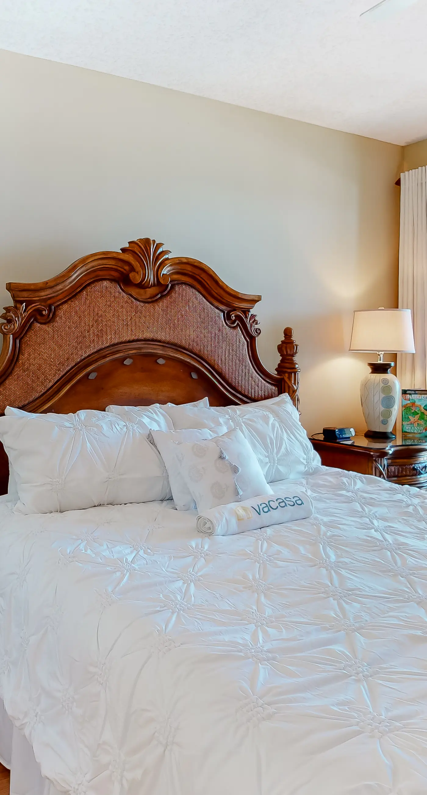 Fifth-floor beachfront condo with furnished balcony, pools, hot tub & grills