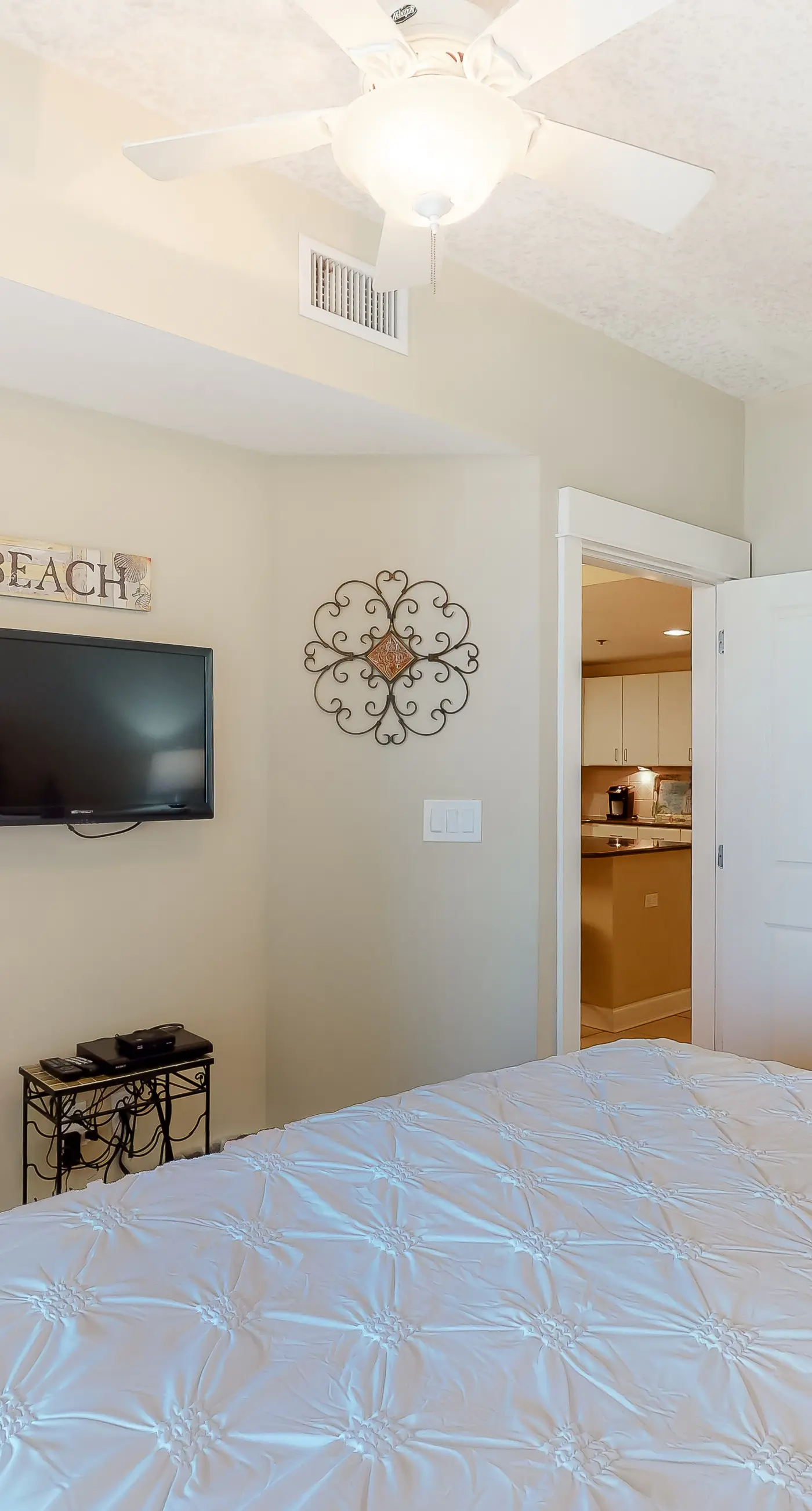 Fifth-floor beachfront condo with furnished balcony, pools, hot tub & grills