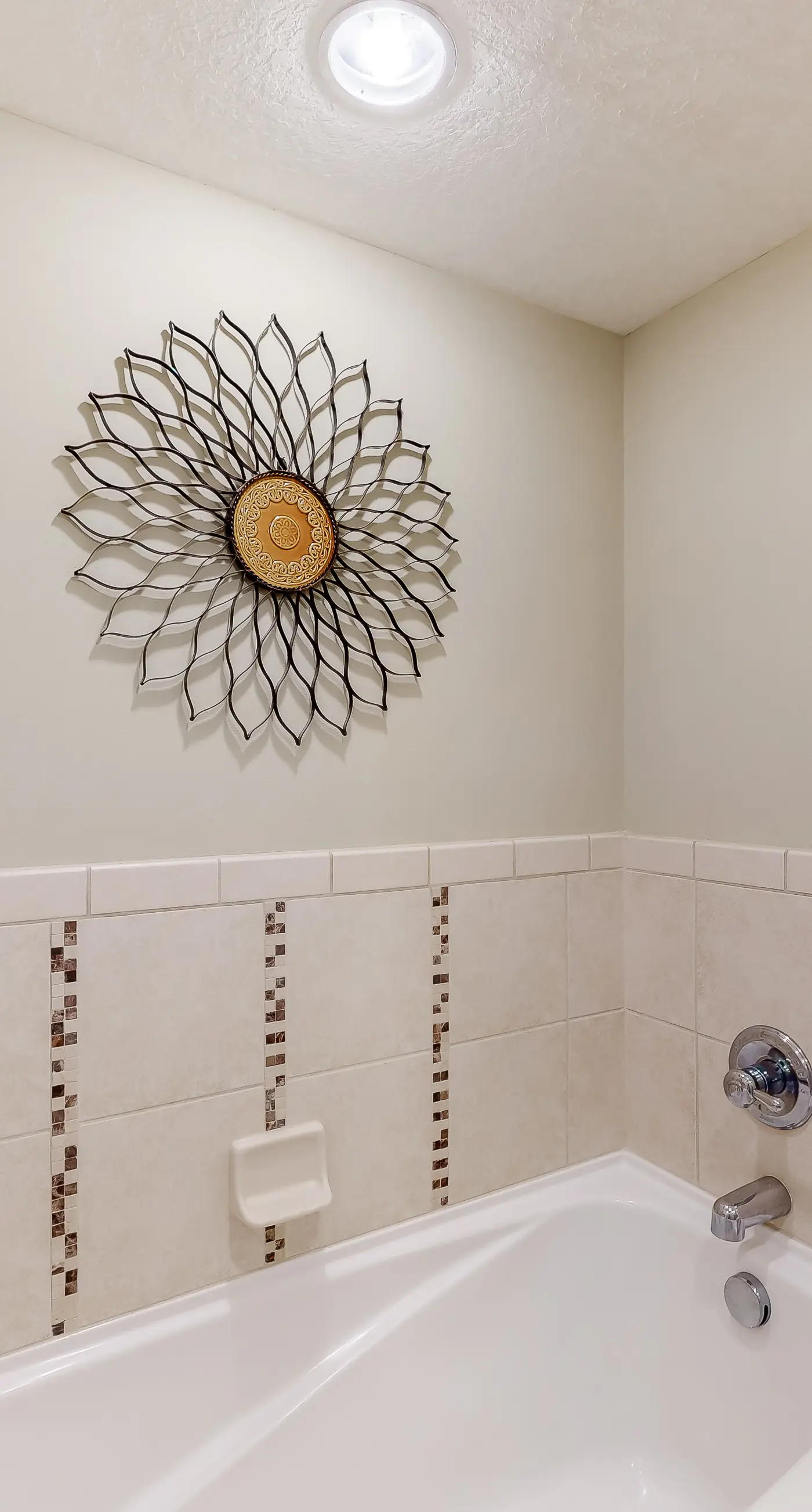 Fifth-floor beachfront condo with furnished balcony, pools, hot tub & grills