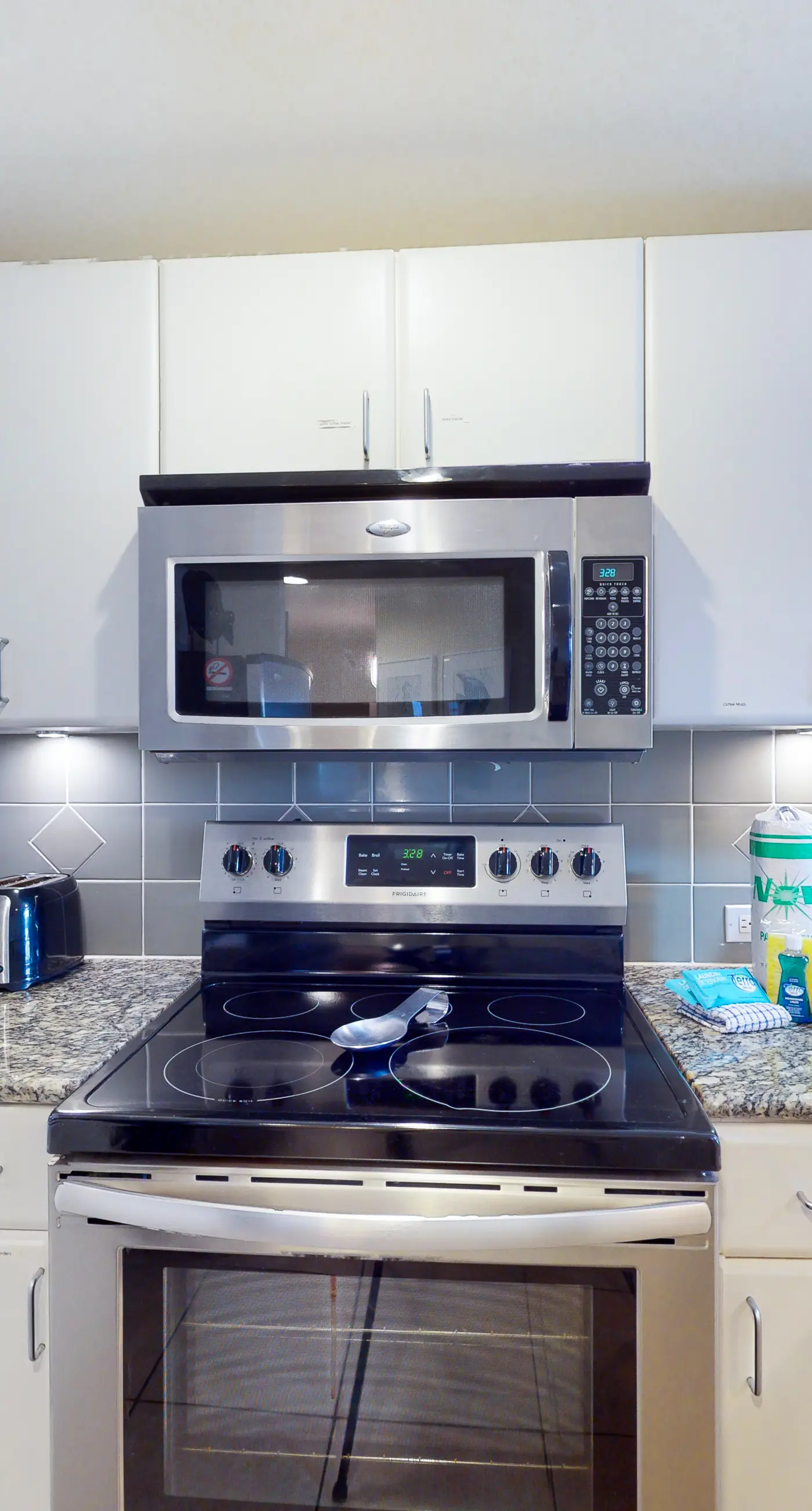 Lovely coastal condo with water views, pool, hot tub, private balcony & WD