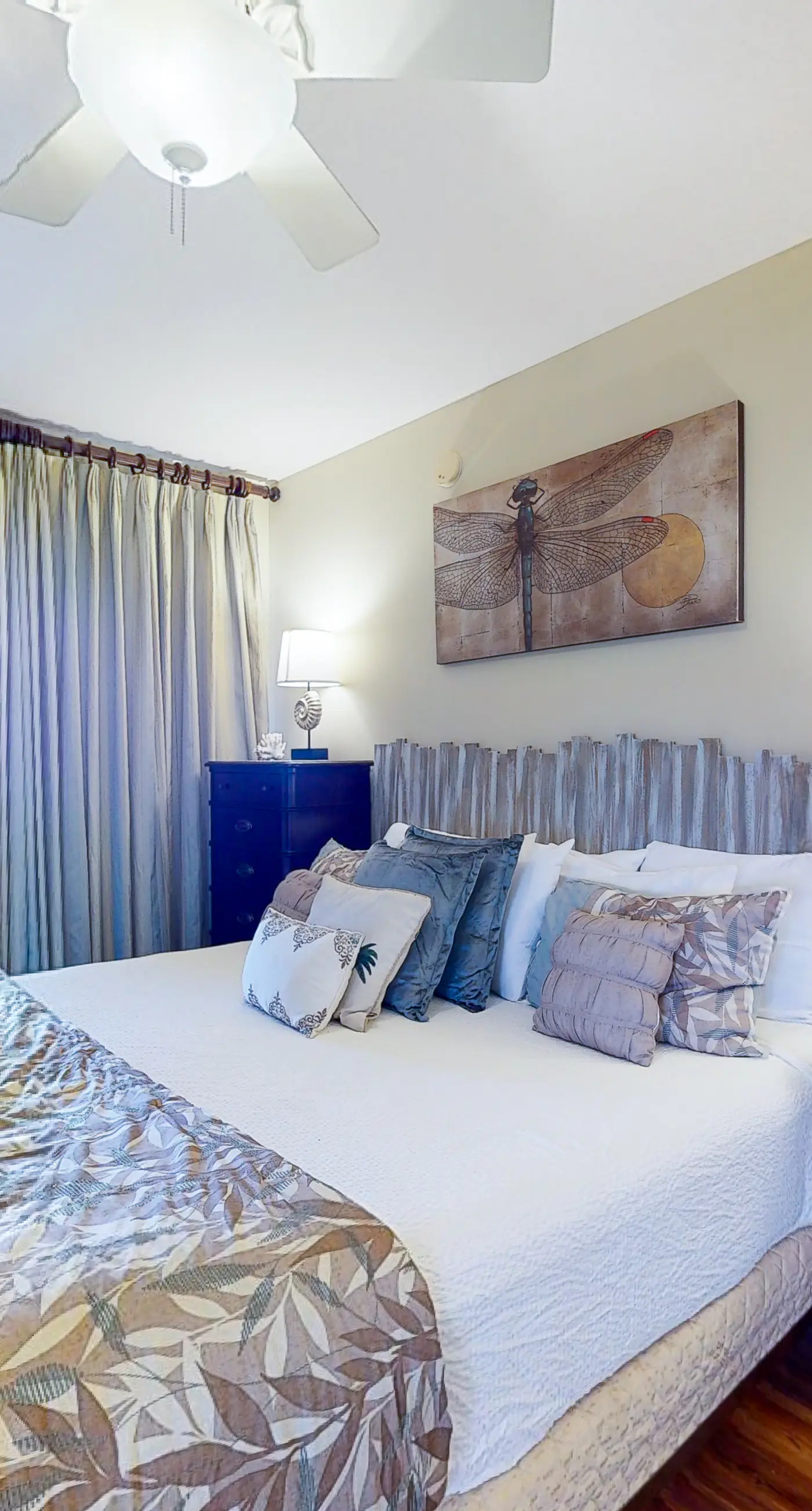 Lovely coastal condo with water views, pool, hot tub, private balcony & WD