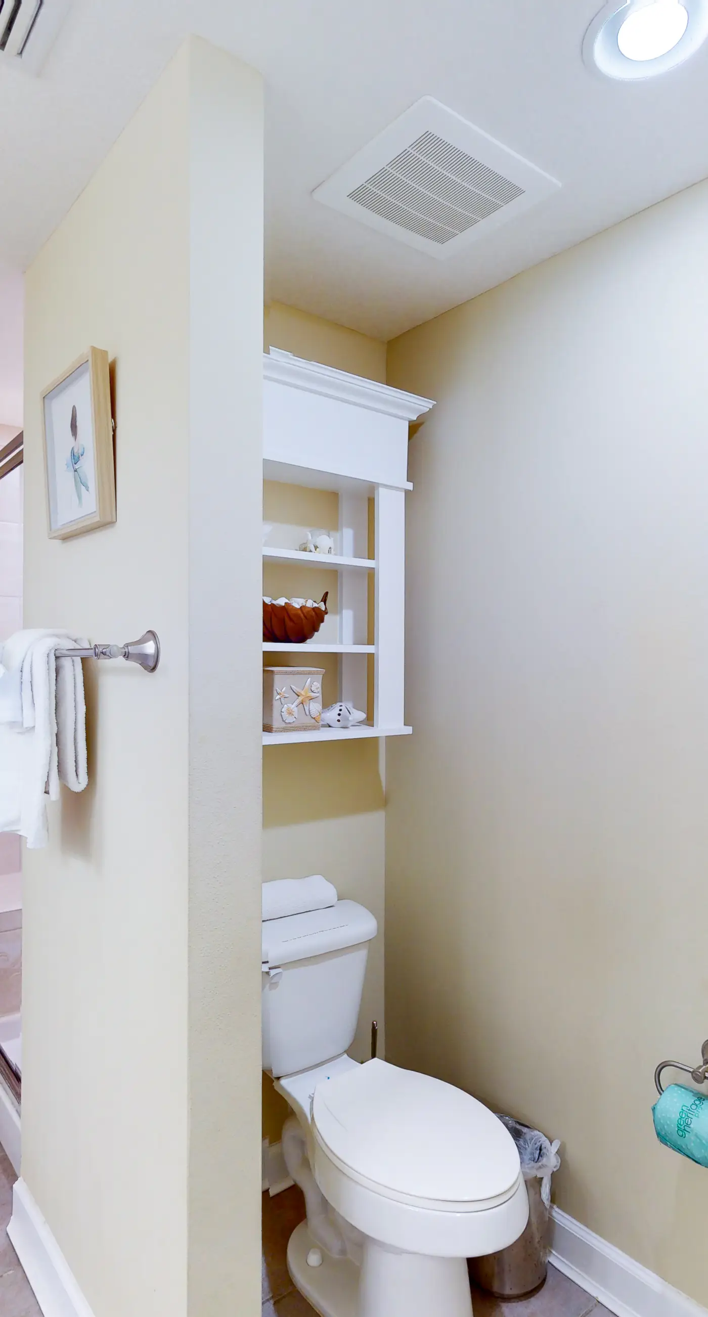 Lovely coastal condo with water views, pool, hot tub, private balcony & WD