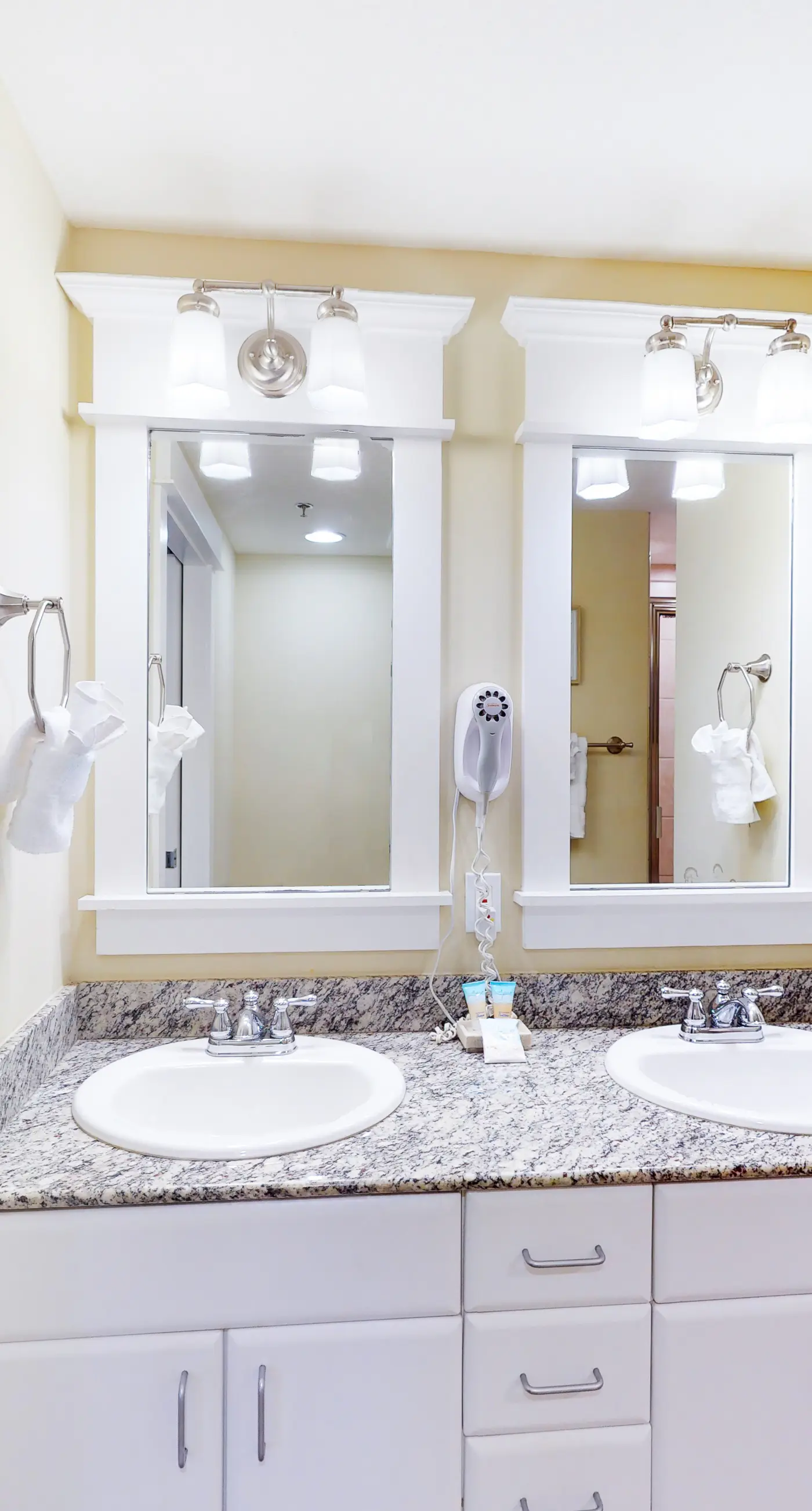 Lovely coastal condo with water views, pool, hot tub, private balcony & WD