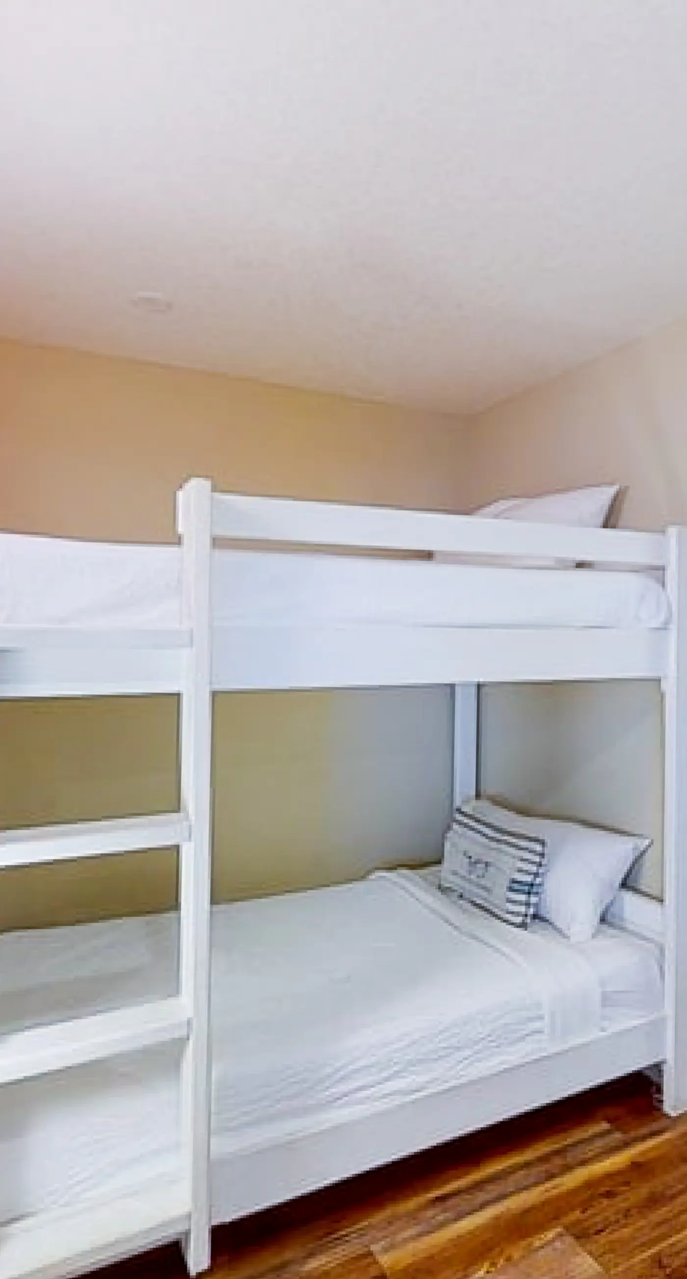 Lovely coastal condo with water views, pool, hot tub, private balcony & WD