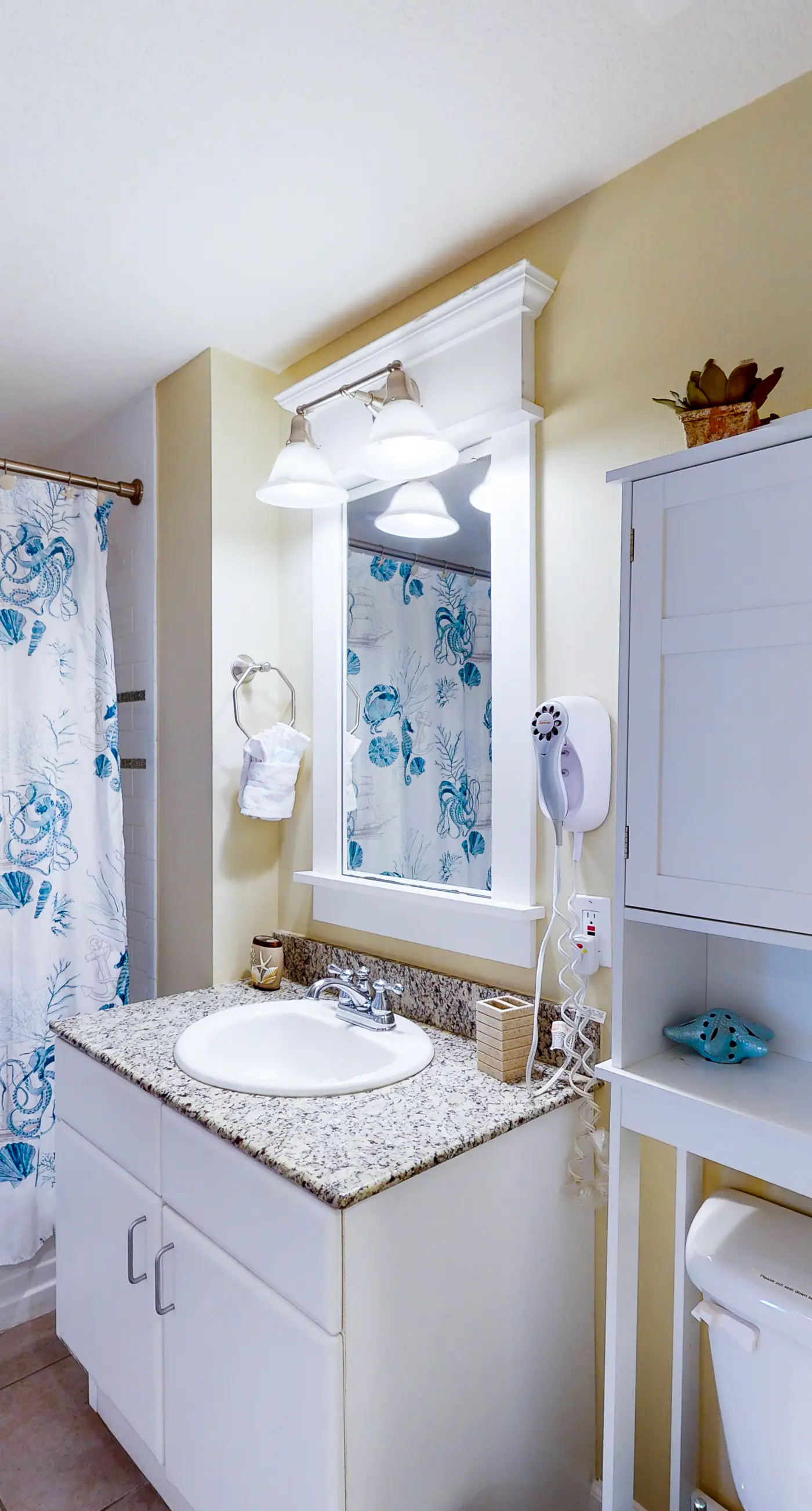 Lovely coastal condo with water views, pool, hot tub, private balcony & WD