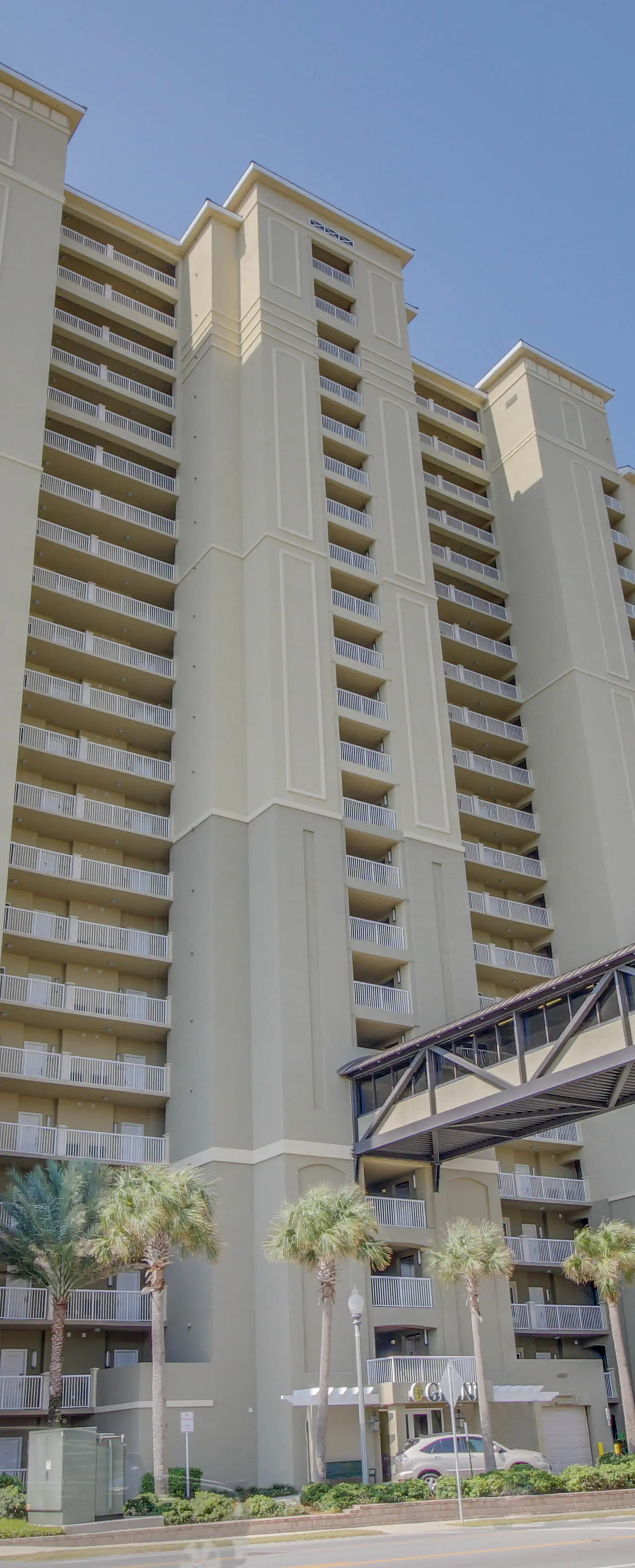 Lovely coastal condo with water views, pool, hot tub, private balcony & WD