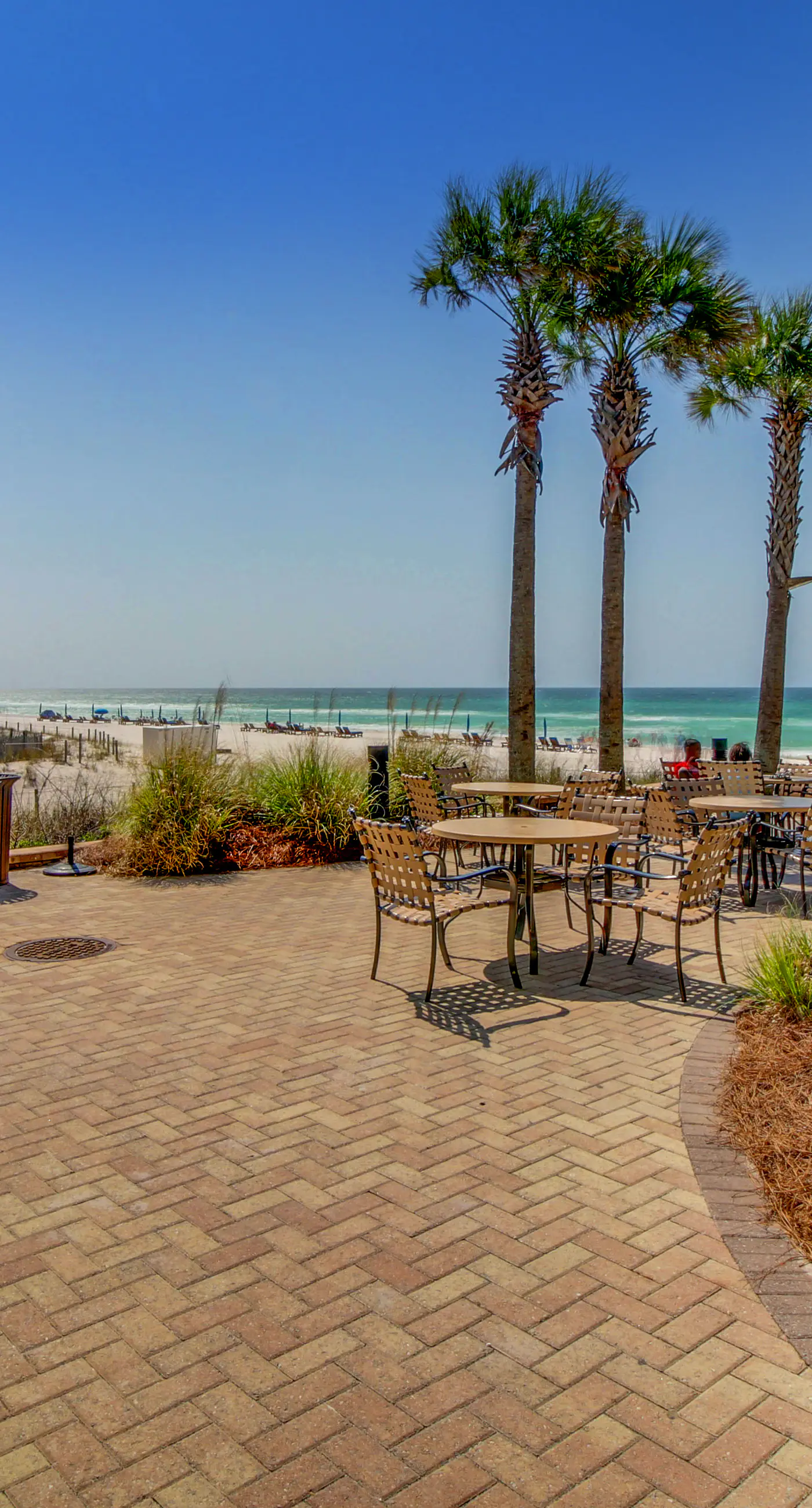 Ideal condo with balcony, gulf views, shared pools, hot tub, gym, fast WiFi & AC
