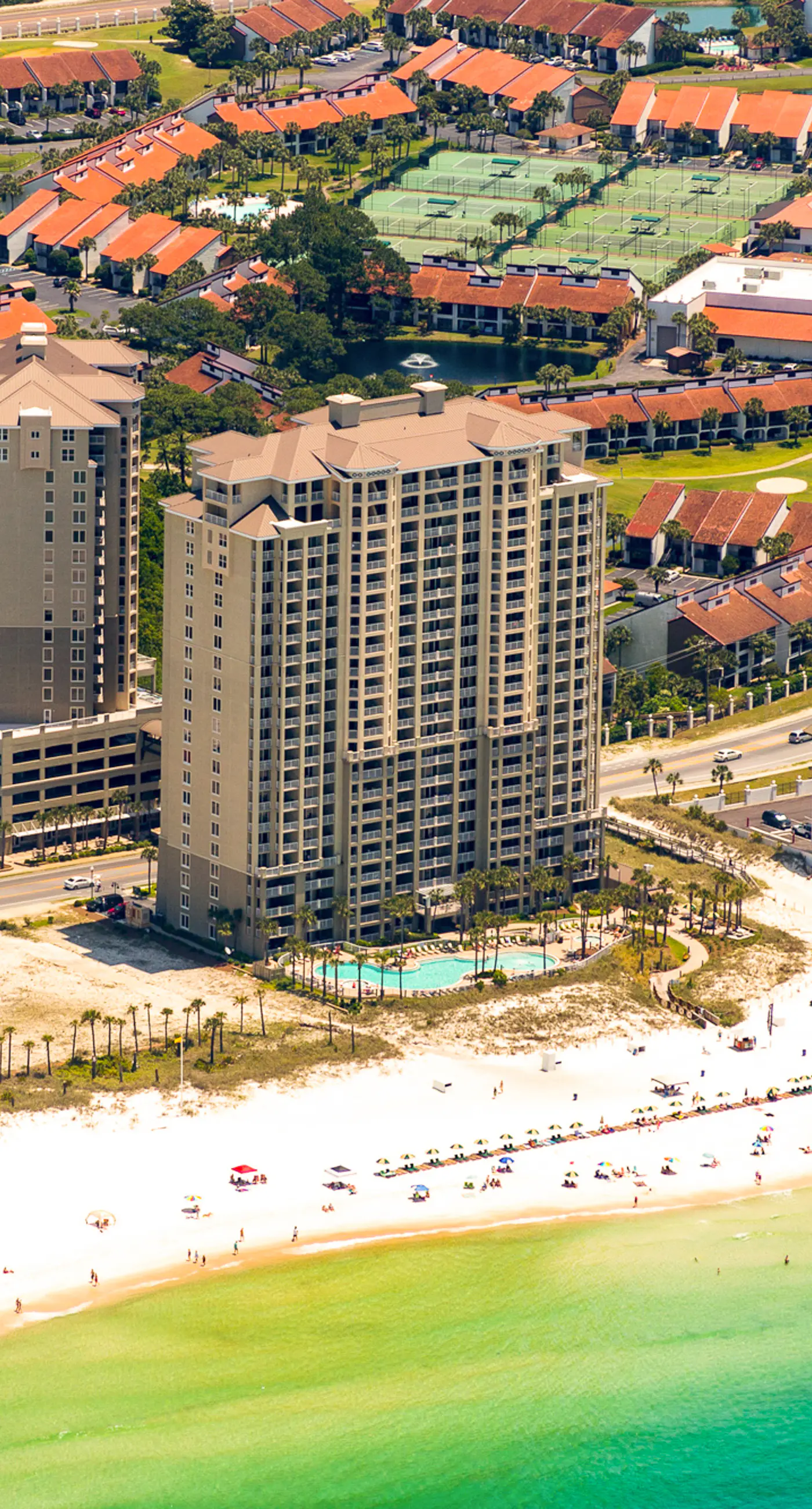Ideal condo with balcony, gulf views, shared pools, hot tub, gym, fast WiFi & AC