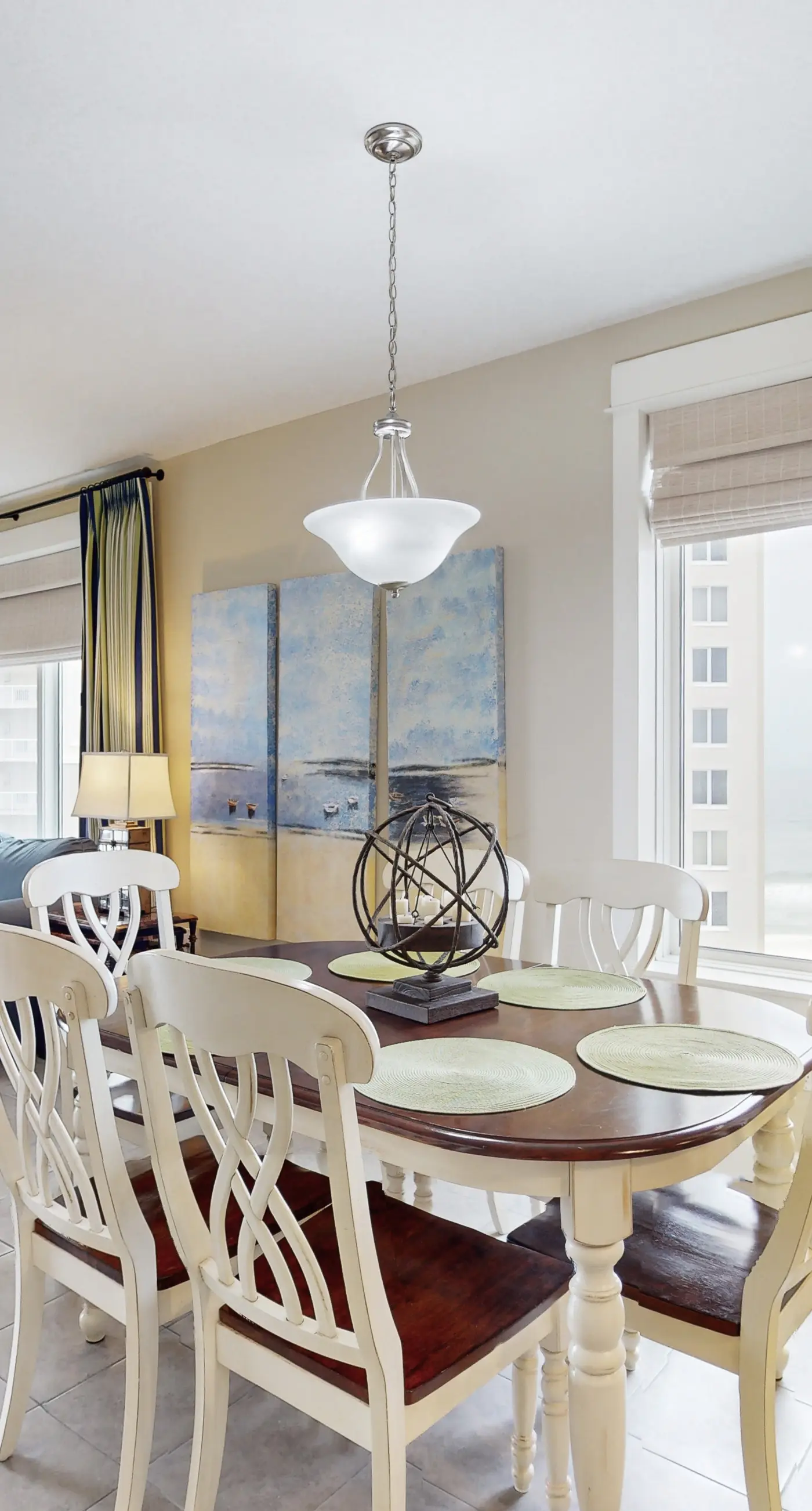 Ideal condo with balcony, gulf views, shared pools, hot tub, gym, fast WiFi & AC