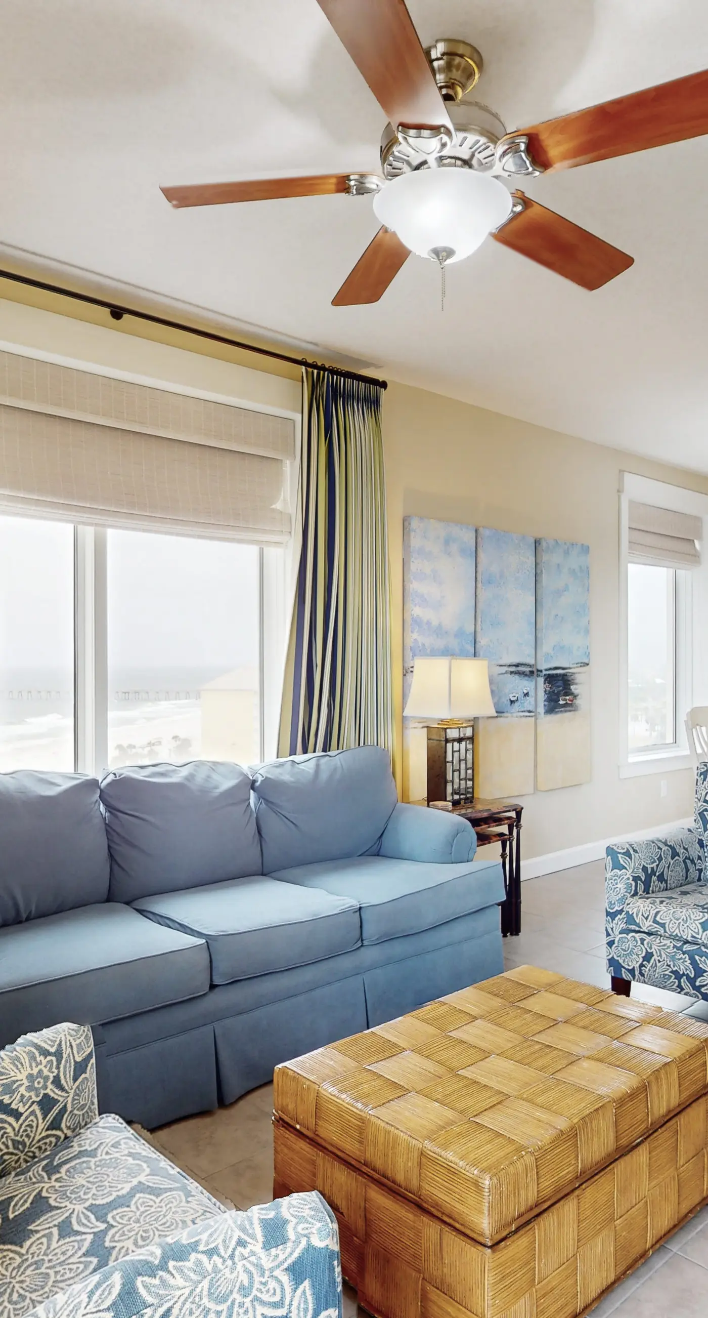 Ideal condo with balcony, gulf views, shared pools, hot tub, gym, fast WiFi & AC