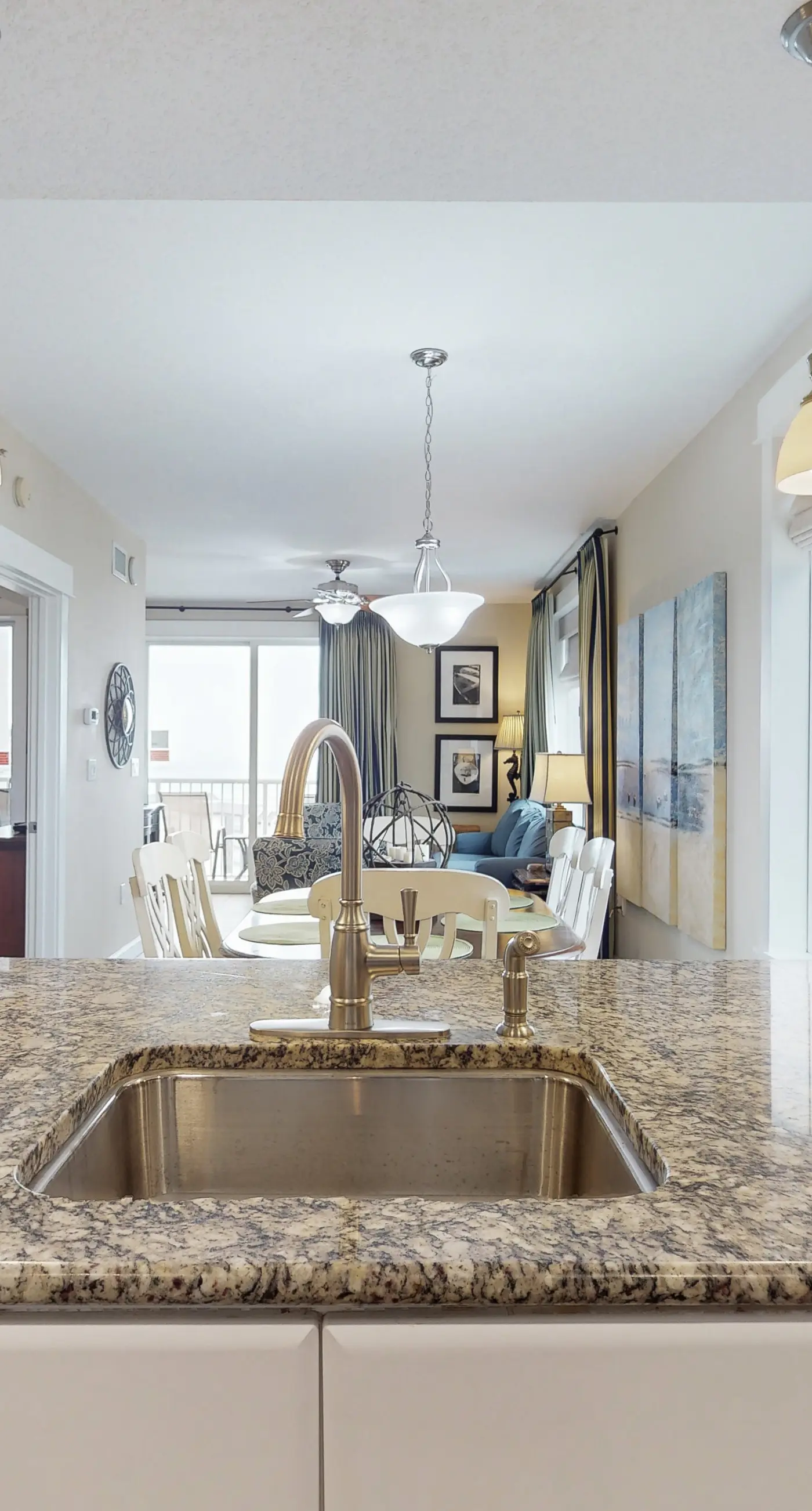 Ideal condo with balcony, gulf views, shared pools, hot tub, gym, fast WiFi & AC