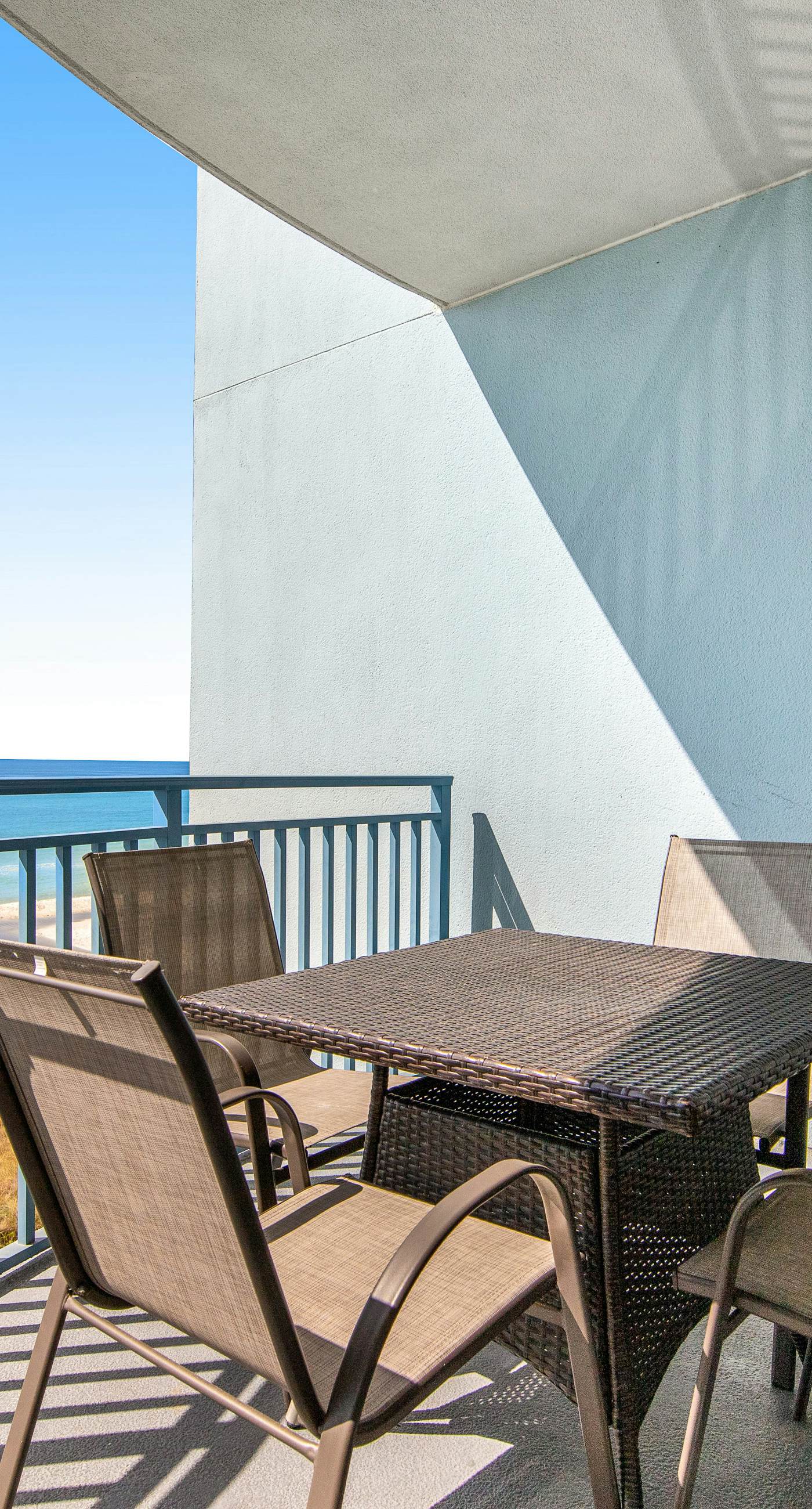 Gulf-front condo with seasonal beach service, pool, hot tub & gym